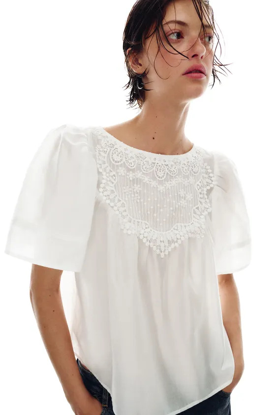 Short sleeve blouse with tonal front embroidery. Back button closure. | Zara US