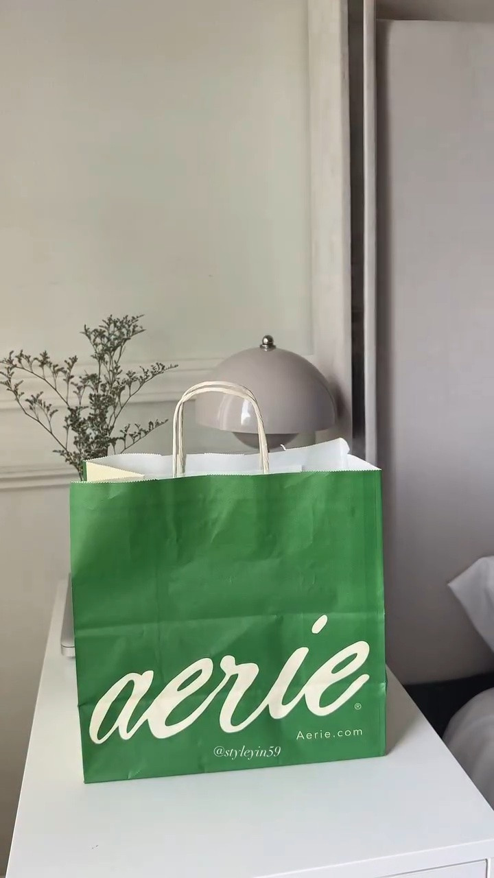 #AD Unboxing my first Aerie package! So excited to be part of the Aerie Realmakers community and can’t wait to share all my finds going forward.

Featuring Offline Boyfriend Long Sleeve T-shirt in Baby Blue color.

🔗https://community.aerie.com/s/crystal.s

@aerie #AerieRealmakers #unboxing #womenfashion #apparel 

petitegirl ootd comfywear fashion
