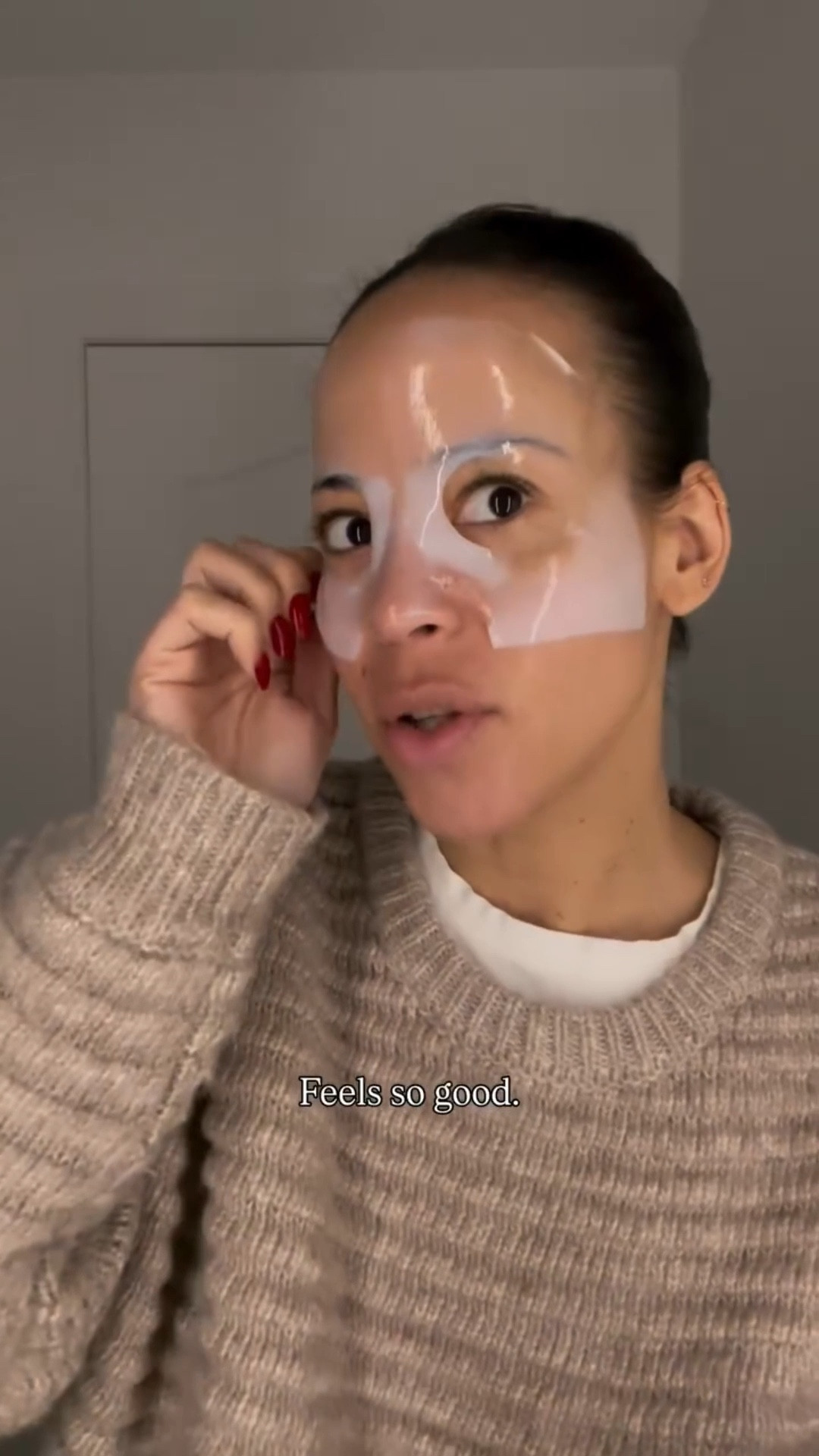 Making my skin work while I wrap up my work before the holiday celebrations! #skincare #maskroutine #collagenmask #glassskin