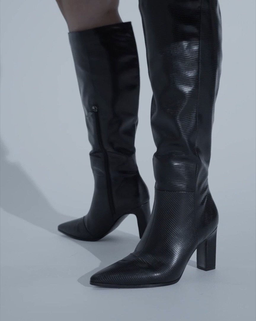 Wider fit black knee high boots! Wearing size 8 shoe 🖤

#LTKshoecrush #LTKcurves #LTKaustralia