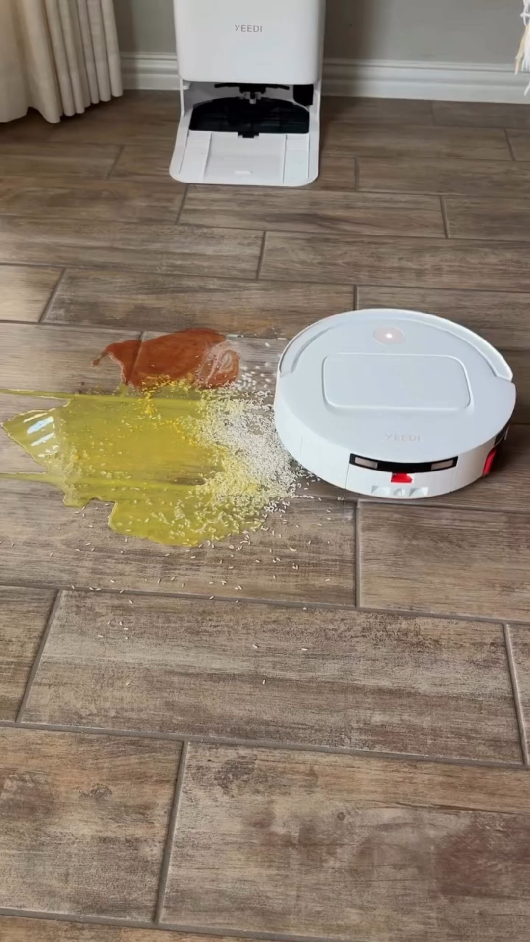 Manchas? Derrames? Pisos sucios? Te presento a mi nueva amiga de la limpieza! 🙌 🫧
Probé la YEEDI M14 Plus y me cambió la vida. Barre, trapea, aspira, llega a las esquinas, debajo del sofá… y lo mejor: se limpia sola mientras trabaja. Precio en súper descuento: $479.99!

Si quieres uno de estos, déjame saber y te paso el enlace 💛

@yeedi_official  #yeedi #yeediM14plus #robotvacuum #cleaninghacks #amazonfinds