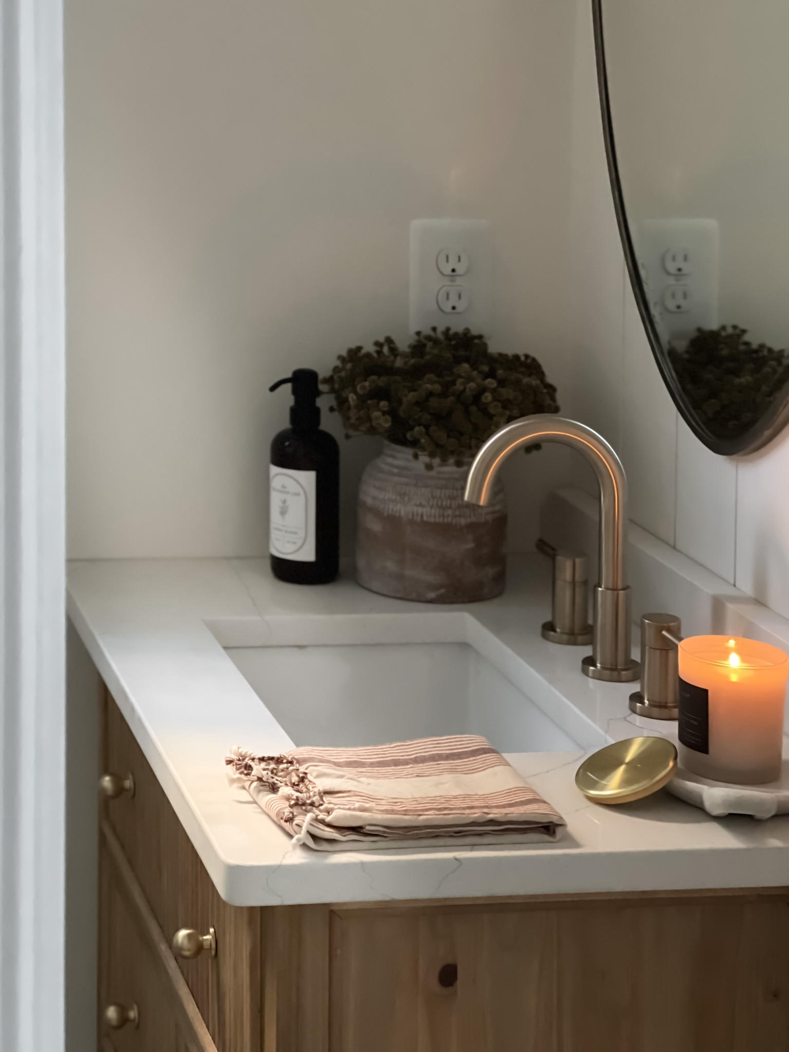 Neutral Fall decor, Bathroom decor, Target, Amazon, The Polished Jar, Candle dish, decorative candle, linen hand towel, artificial flowers, terracotta vase, marble dish with handle, amber soap dispenser

For bathrooms I prefer to keep it simple whether I have a little or a lot of counter space. These hints of autumnal tones make this bathroom perfect for fall but neutral enough for all year!


#LTKsalealert #LTKhome #LTKSeasonal