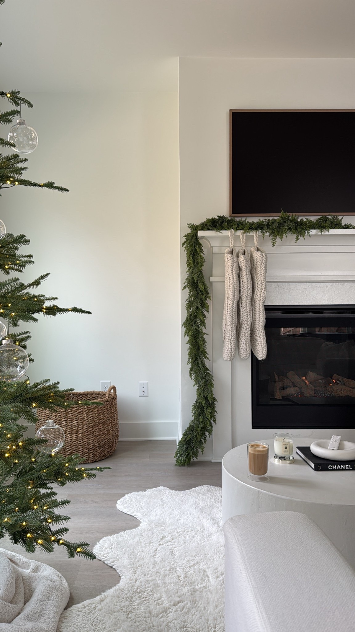 Home. 🌲✨

#LTKSeasonal #LTKHoliday #LTKHome