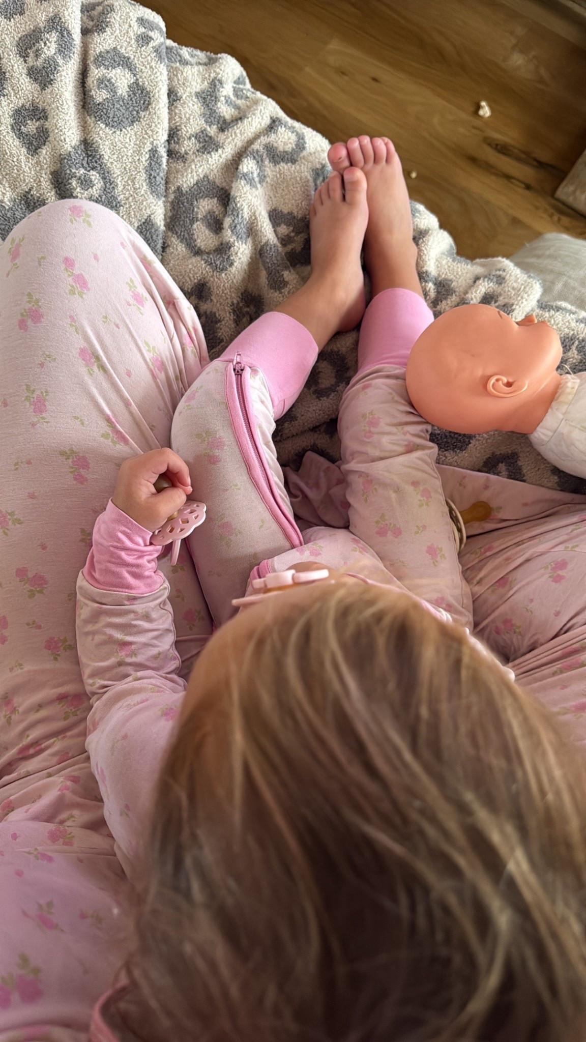 Matching mommy and me pjs 🩷 wearing size small - run tts & long too!! I’m 5’6” and has plenty of length - toddler & kid sizes in stock  