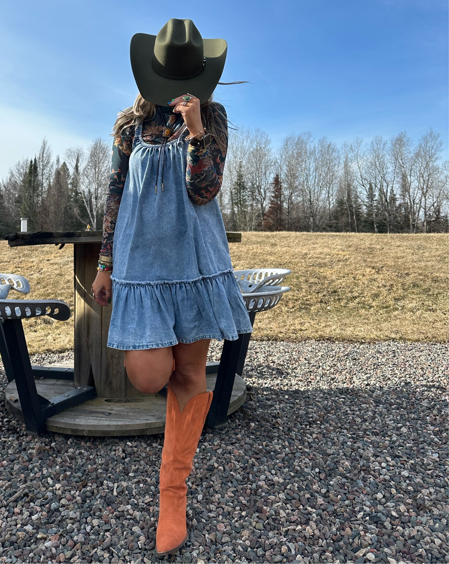 Life is too short to wear boring clothes. #westernfashion 

Boots dingo1969.com/PISTOLPACKINLASHES 