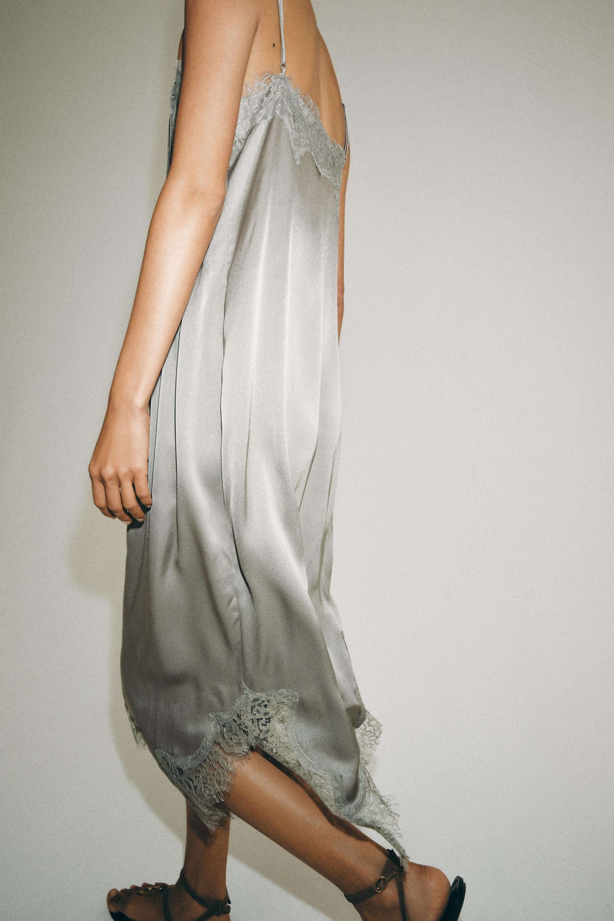 Model height: 178 cmZARA WOMAN COLLECTIONMidi dress with a straight neckline and adjustable thin ... | Zara UK
