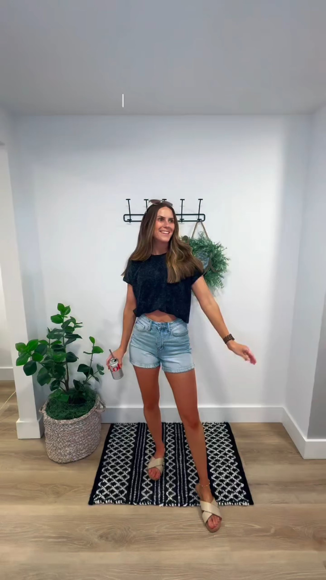 Today’s summer mom outfit! Loving this acid wash tee 🖤


#ootd #summerootd #momoutfit #momstyle #casualstyle #creatorsearchinsights