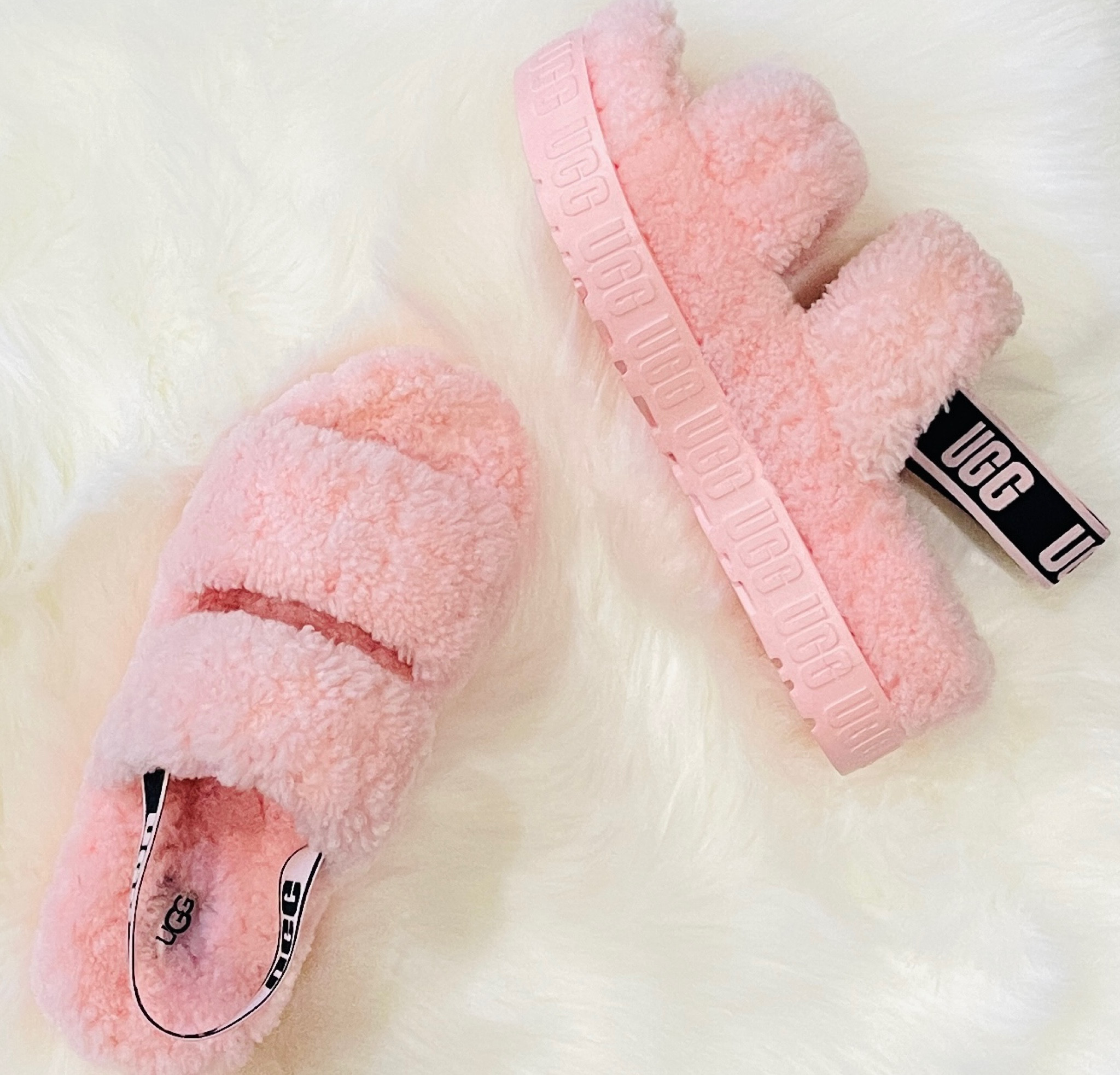 Another amazing Fall/Winter find!🙌🏻🍁😉Super cozy and comfy you better hurry and run before this color goes out of stock😁Best of all it’s under $50 Woot woot!! Can’t wait to rock these! I got a size bigger for more room but they run true to size. I’m a 7 this is a size 8 🍂🍁
Linked similar others as well😉🌸❄️☃️🤗


#ltkshoecrush #ltkfallfinds #ltkunder100 #ltkcozyfinds 

#LTKstyletip #LTKSeasonal #LTKunder50