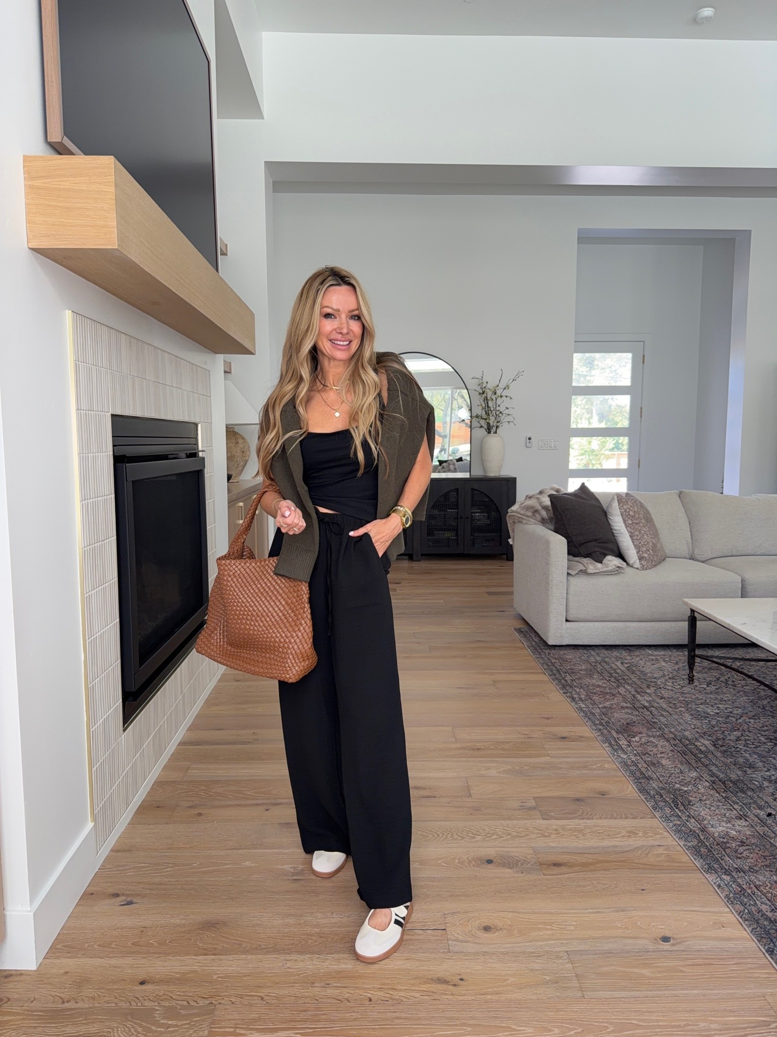 Amazon outfit idea if you’re tired of buying pants that only work for one type of outfit. 🤎 comment AMAZON and I’ll send you details 

These Aritzia look-for-less pants are exactly the kind of wardrobe find I love because you can wear the SAME pair so many different ways. They’re wrinkle resistant, come in three length options, and can go from super casual with sneakers and a denim jacket to completely polished with a blazer and heels.

I styled them four ways here, but honestly these are the kind of pants you can build half your closet around. Less “I have nothing to wear,” more grabbing one reliable pair of pants and changing the vibe with what you already own.

Which way would you wear them most?

#amazonfashion #amazonoutfits #aritzialookforless #wardrobestaples #affordablefashion
