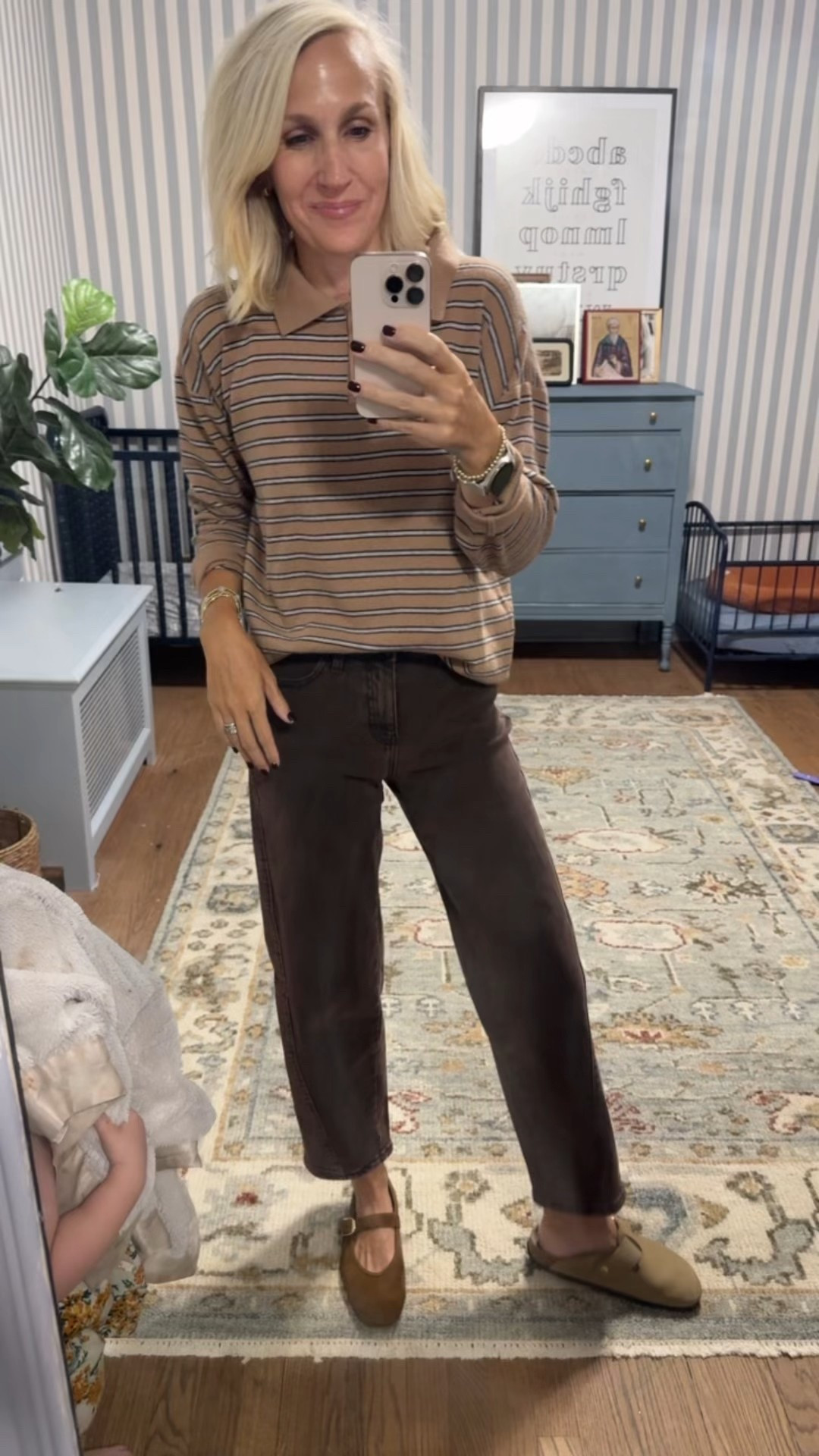 Size small sweater - soft and great weight - will be so nice in the winter 🥶
Size 2 denim (could def have sized up one for looser/relaxed fit) bit of stretch but retain their shape great throughout the day