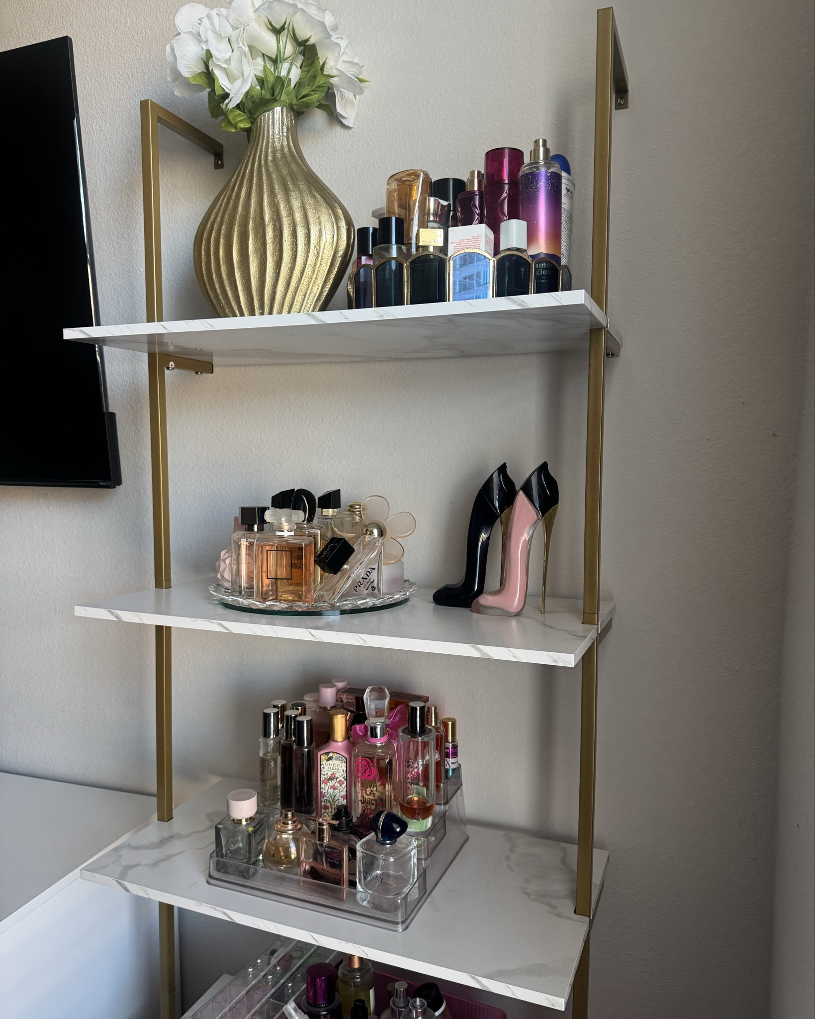 Amazon Shelf. / Perfume shelf.