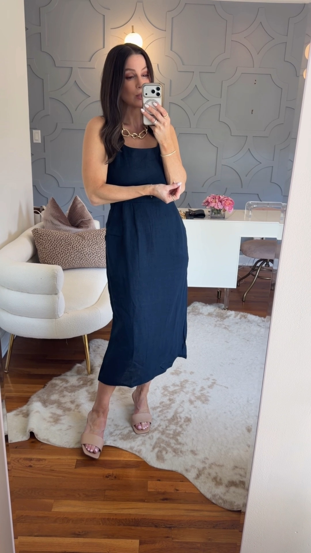Walking you through the chic-est linen pieces and sizing details. I linked below not only these exact pieces (that come in multiple colors!) but also linen pieces that can mix and match with the blazer and shorts!

#quincepartner @Quince