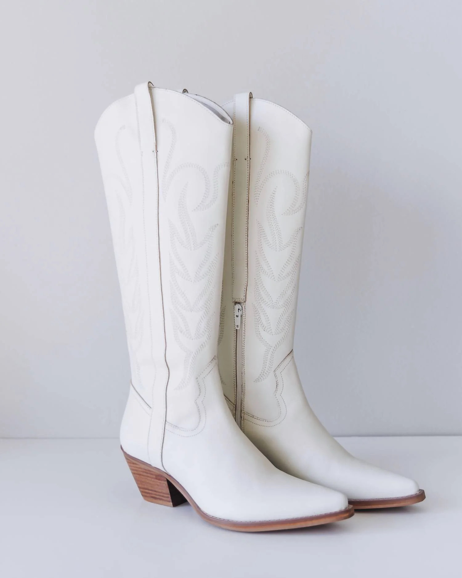 Western Wanderer Women's Cowboy Boot In White | Shop Simon