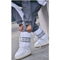 MOON BOOT White Classic | PrettyLittleThing CAN
