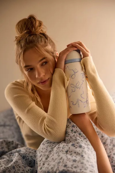 Owala UO Exclusive FreeSip 32 oz Bow Water Bottle | Urban Outfitters (US and RoW)