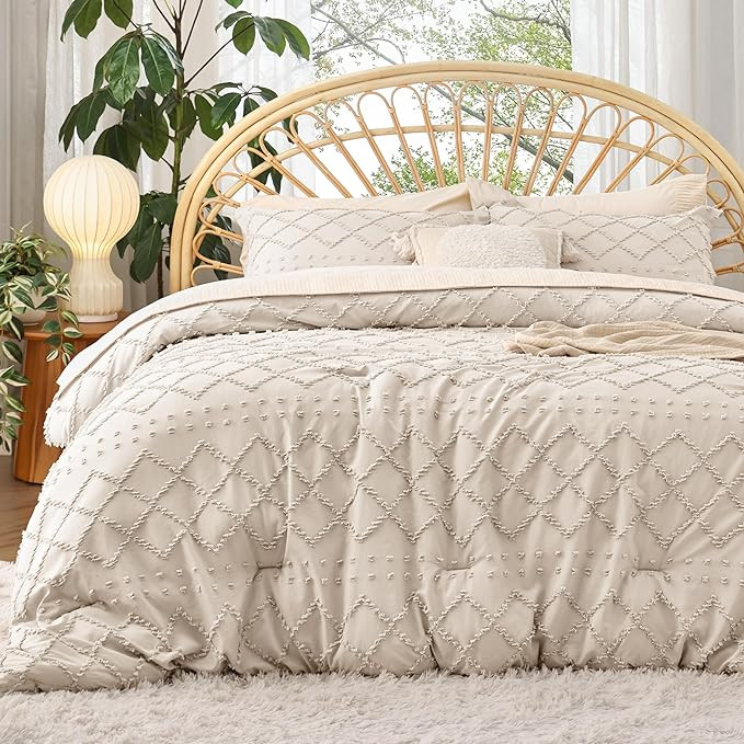 Bedsure Queen Comforter Set - Beige Comforter, Boho Tufted Shabby Chic Bedding, 3 Pieces Vintage ... | Amazon (US)