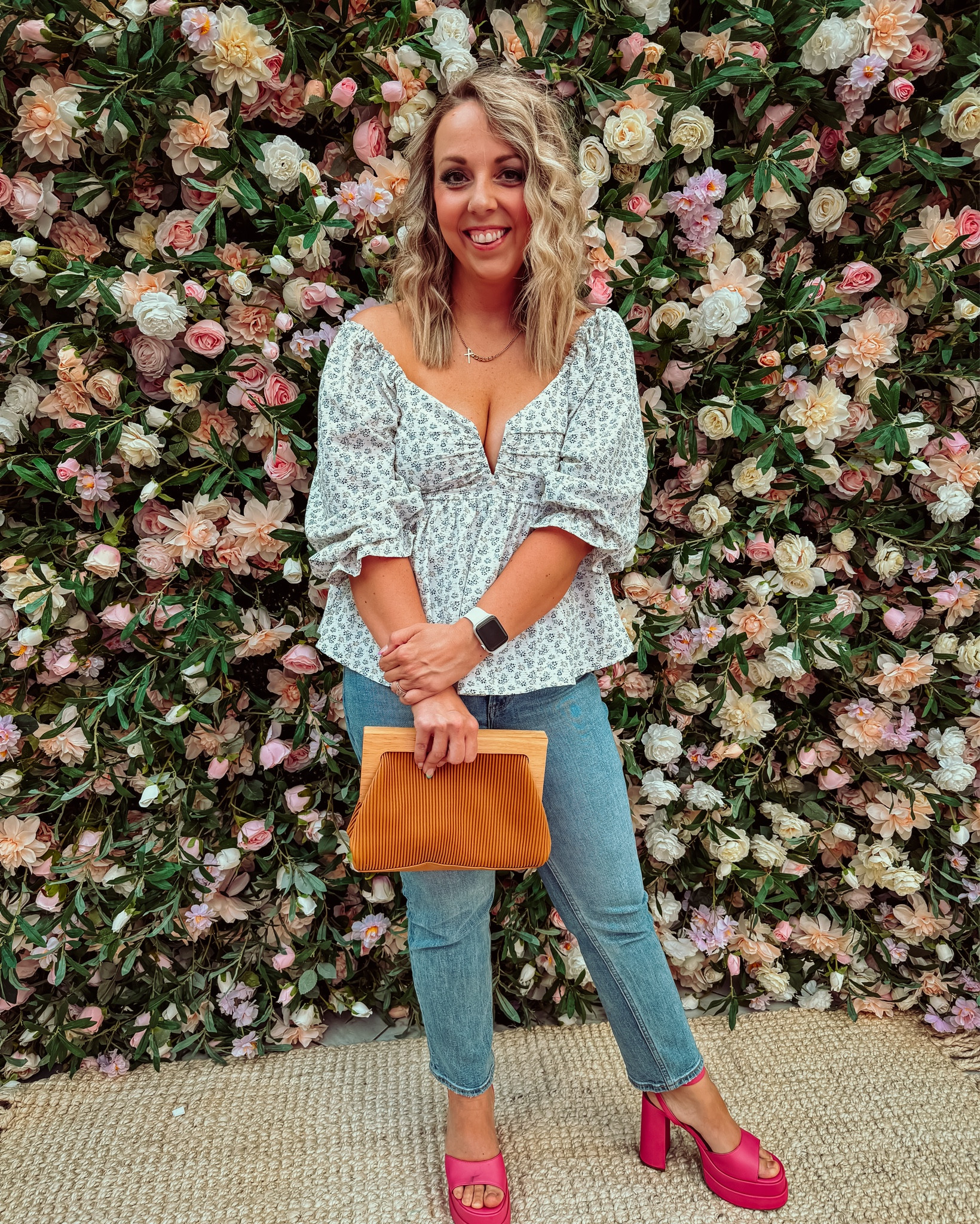 All the floral vibes 

***top and heels are a couple years old, but linking some super similar options! 💕


Petal and pup, Abercrombie jeans, target, blue top, summer top, spring top, date night, girls night, GNO, awards night, clutch, pink heels, pop of color 

#LTKStyleTip #LTKMidsize #LTKParties