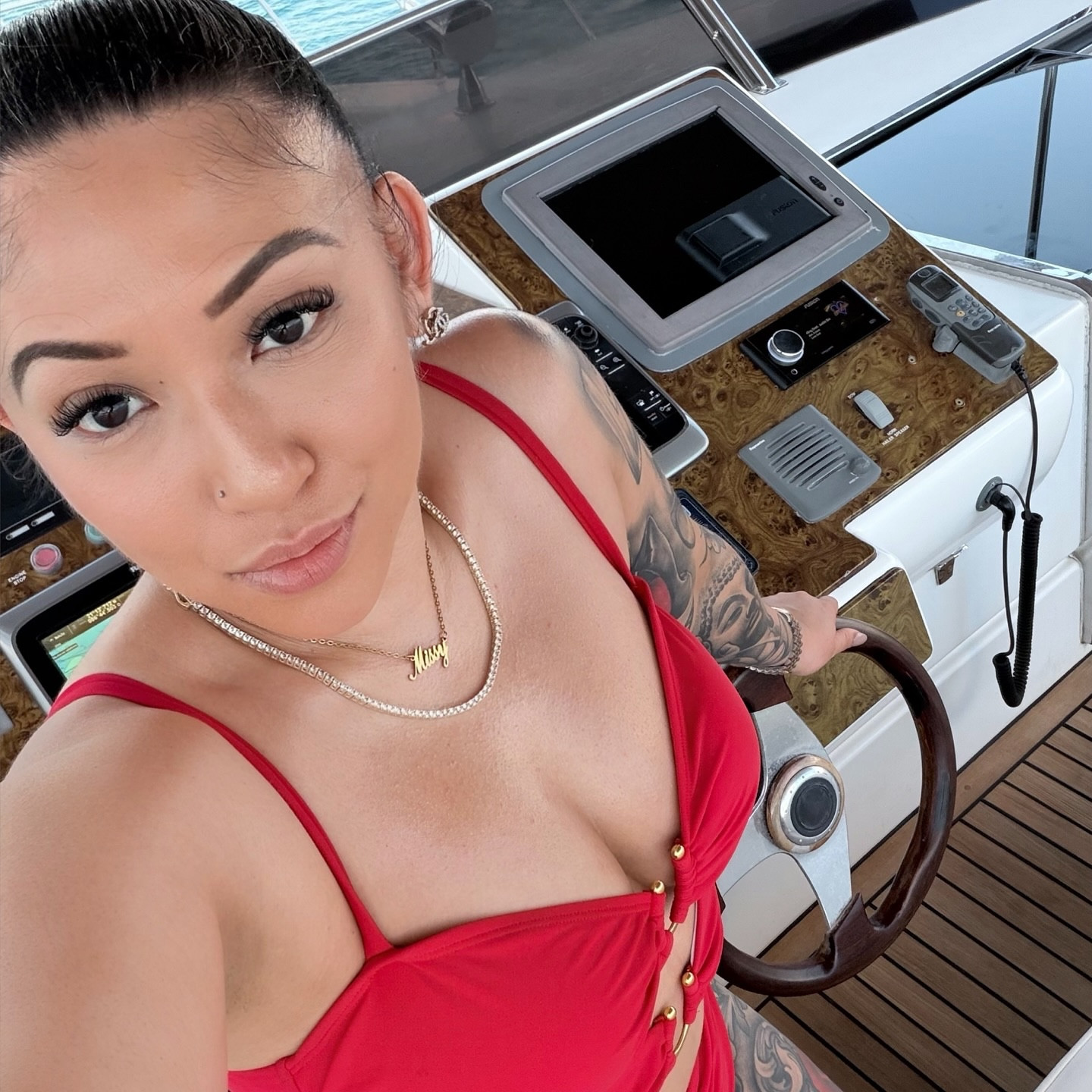 Good vibes & high tides — that’s the mood all weekend 🌊🍹
•
•
•
#goodvibesandhightides #tulumvibes #yachtday #vacationstyle #resortwear