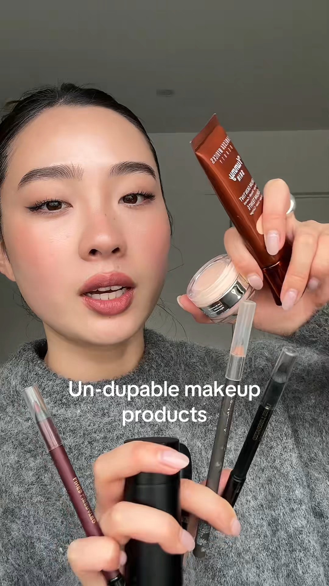 SHADES:
Yummy skin tint: 2
Glow concealer: light/rosy salmon
Westman atelier contour: biscuit
Shu uemura eyebrow pencil: seal brown
YSL eyeliner: black
Mac lipstick: velvet teddy