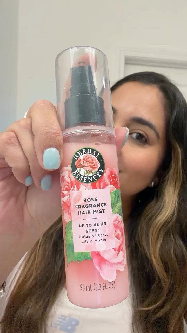 This rose hair mist smells like a literal bouquet and keeps your hair fresh ALL day . Lightweight, non greasy, and perfect for quick glow ups on the go. Trust me… you’re gonna get compliments. #complimentary #scenttrap #herbalessences #influenster #hairmist @herbalessences @influenster