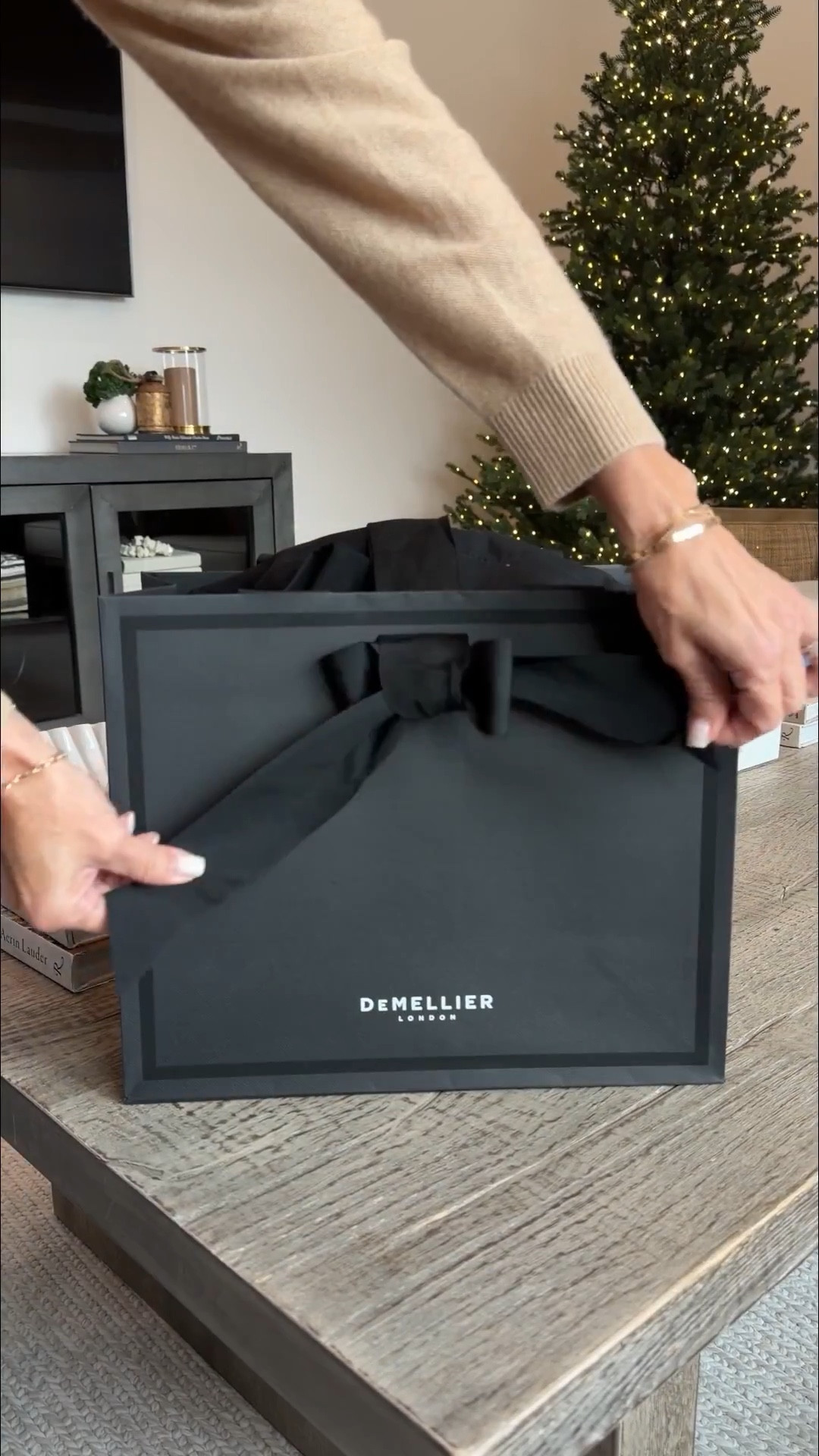 New bag unboxing. I love this bag size and quality is excellent! 


#LTKOver40 #LTKHoliday