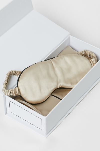Silk pillowcase and sleep mask | H&M (UK, MY, IN, SG, PH, TW, HK)