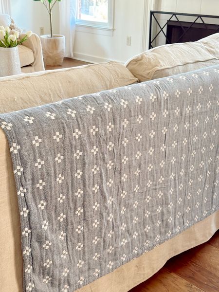 Blanket for spring // Amazon blanket // living room blanket #ltkunder50 #ltkunder100

#LTKFind #LTKSeasonal #LTKhome