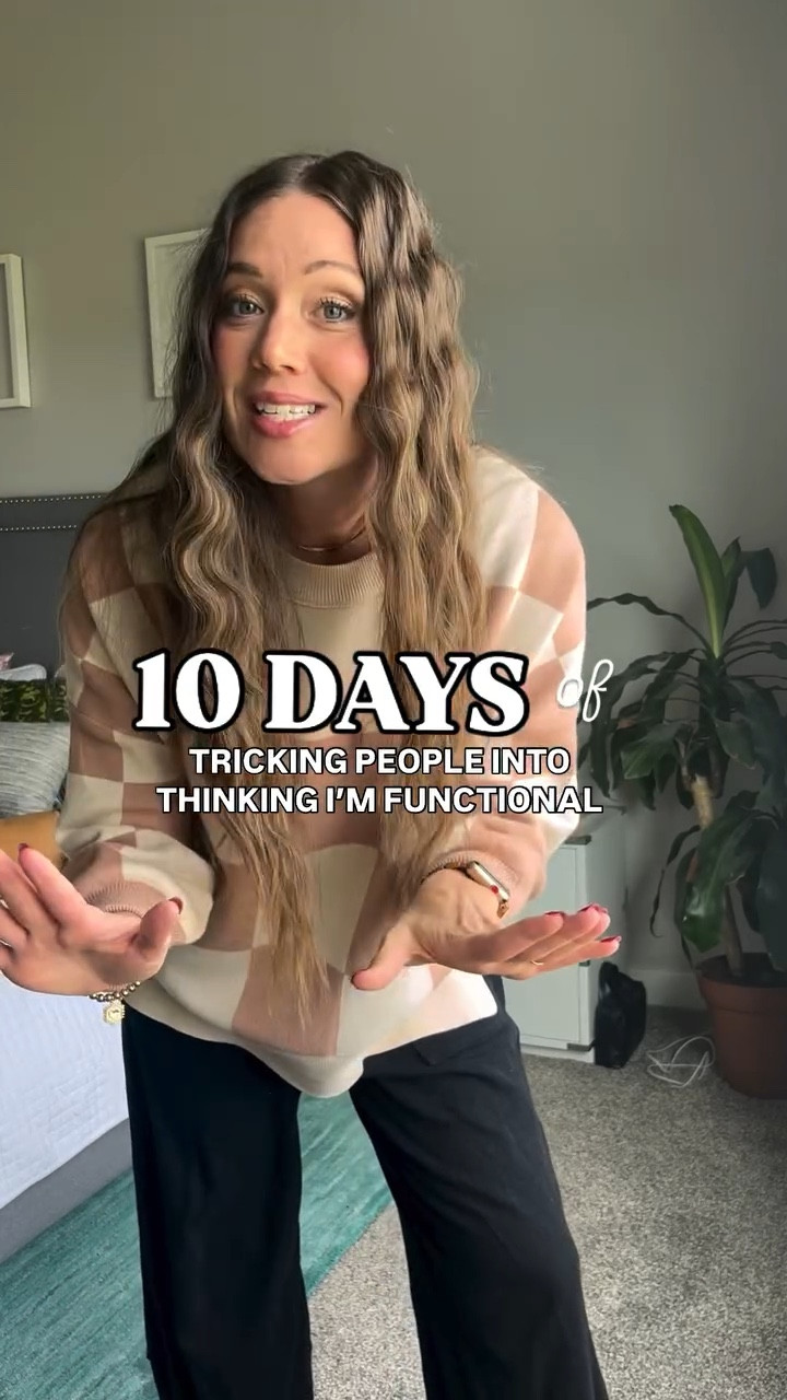 Day 8: COMFY IS KEY! 

A few more days left in this series but if you subscribe to my newsletter you’ll get all 10 days consolidated. You can save it for your phone to easily access and copy the formulas. Link is in my bio for the newsletter! 

As always, comment “SHOP” if you want the links to this outfit!