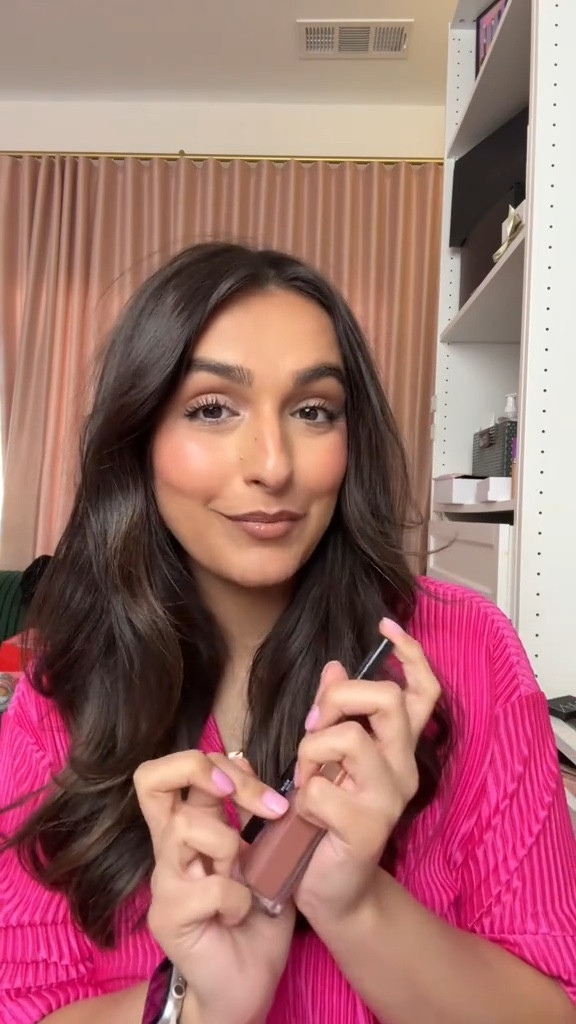 Brown girl friendly lippie 🔓🤎 

Shades I’m wearing:
Liner: tease
Lip velvet: softie
Lip gloss: bare sand 