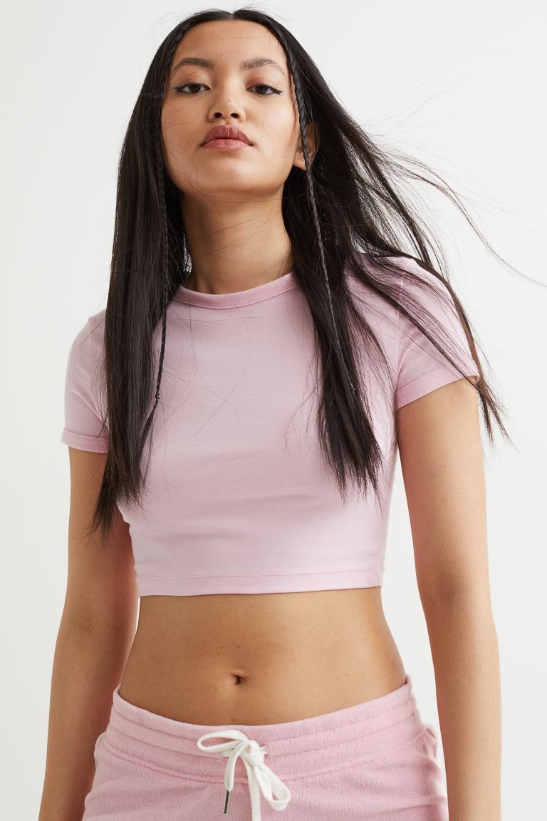 Crop T-shirts in soft cotton jersey. Round neckline and narrow trim at neckline and cuffs. | H&M (US + CA)
