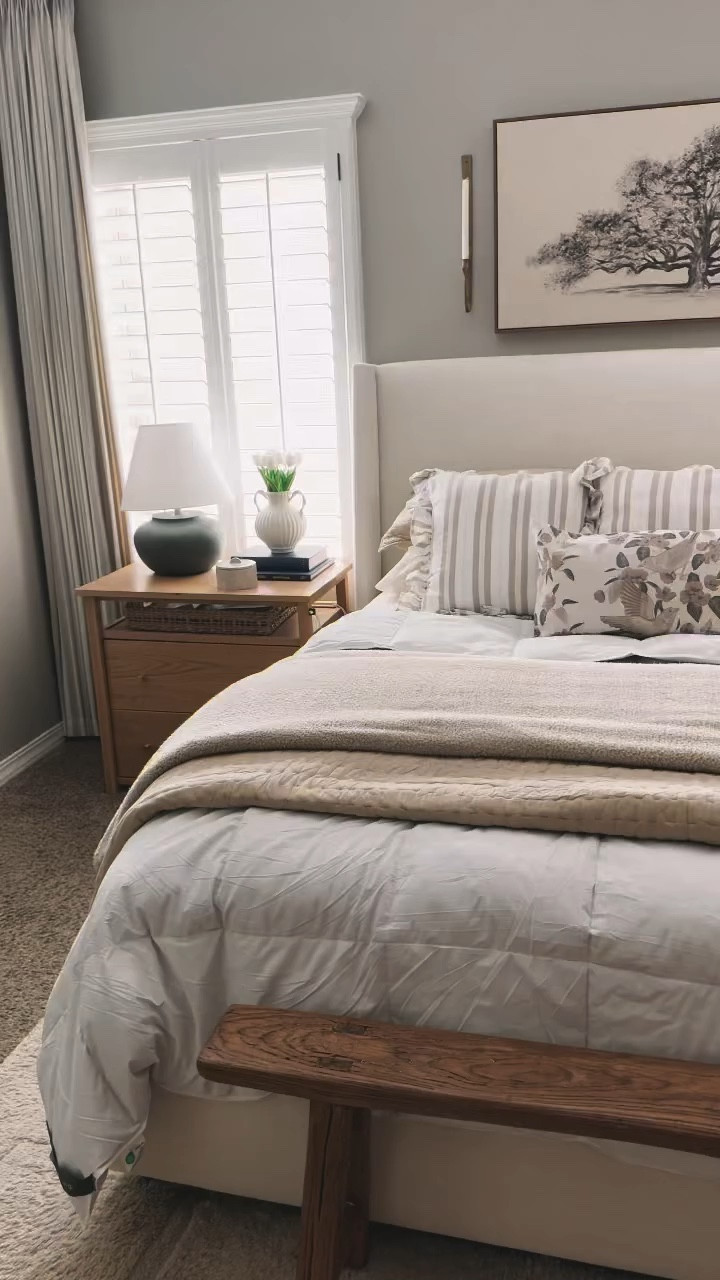 I’ve been sleeping better these last two weeks since trying out some of the helpful tips from you wonderful ladies and adding a duvet that is not too thin and not too thick but just right! 
This duvet from @royolivinghome is one that both my husband and I can agree on! It’s perfect for Spring and Summer and big enough to keep both of us blanket hogs covered. 

Link in stories and bio

#duvet #blankets #bedding #beddecor cozysleep