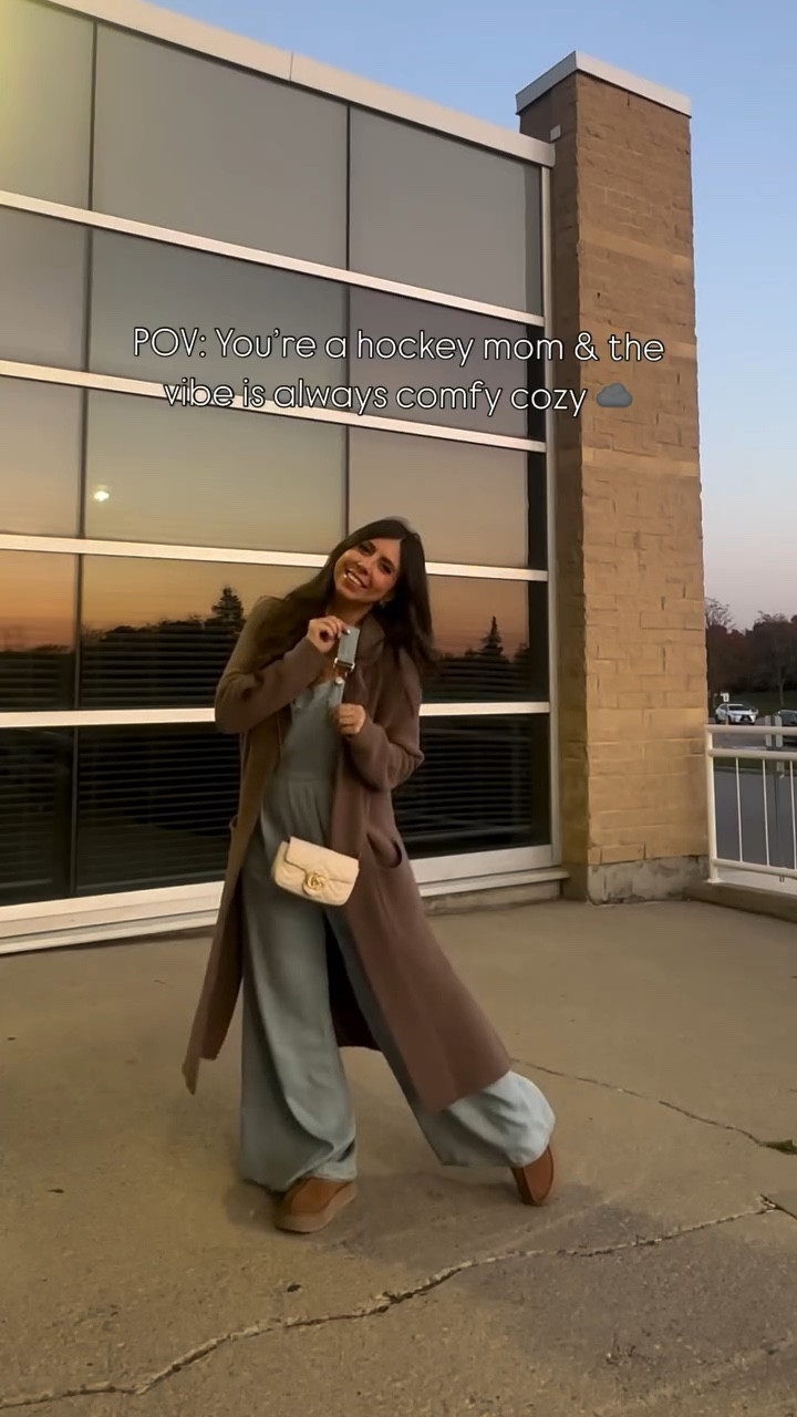 O B S E S S E D with these @amazonca wide leg overalls ☁️
They are so soft and will be keeping me comfy cozy while we drive to a two hour away hockey game this morning 🙃

If you want the links, let me know in comments. I’ll also link in stories and on my storefront!

#amazonfashion #amazon #amazonlooks #amazonfavorites #amazonfind #founditonamazon #fashionstyle #fashion