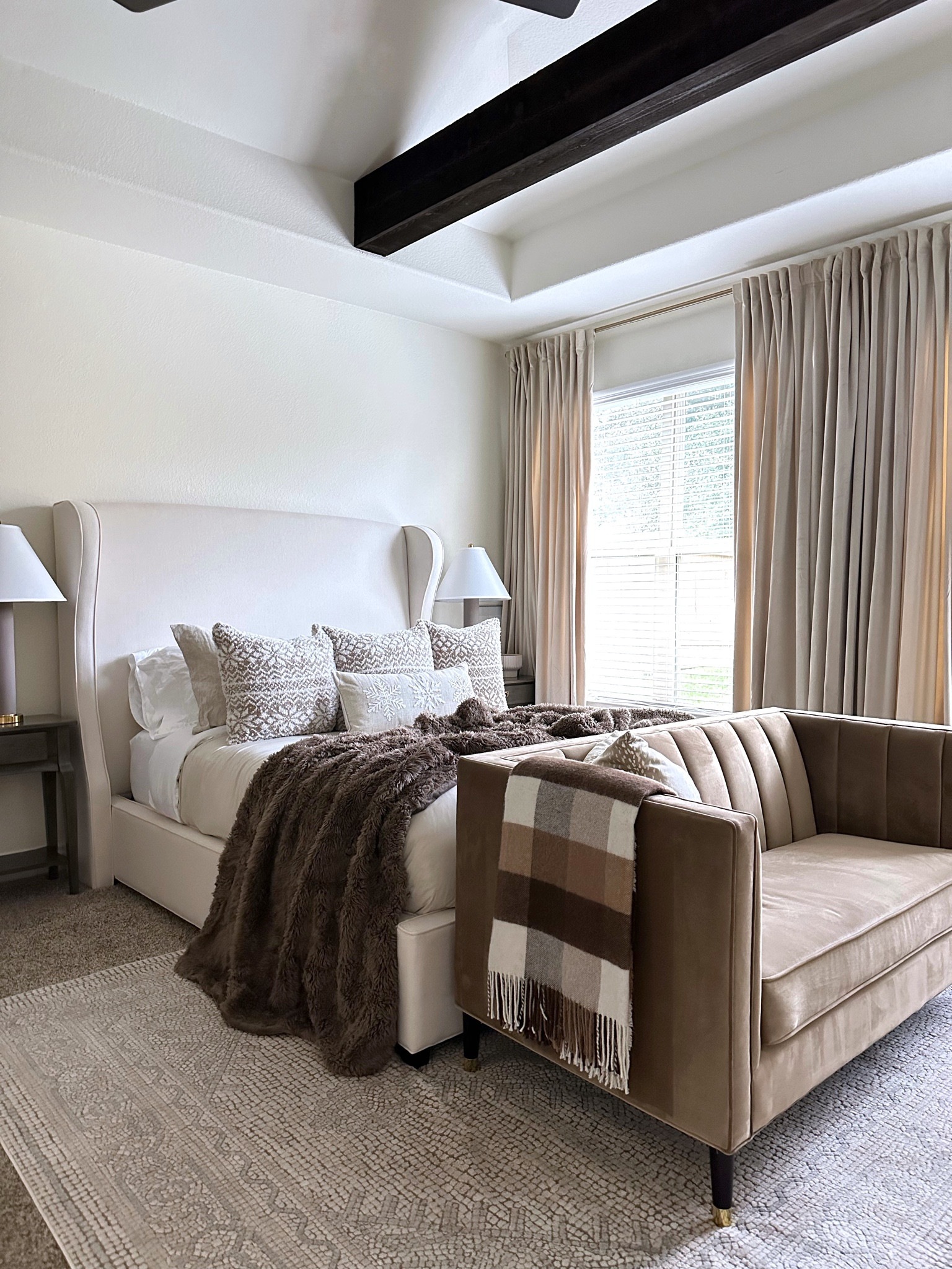 Cozy neutral Christmas bedroom decor rustic modern luxury modern traditional 

#LTKhome #LTKHoliday #LTKSeasonal