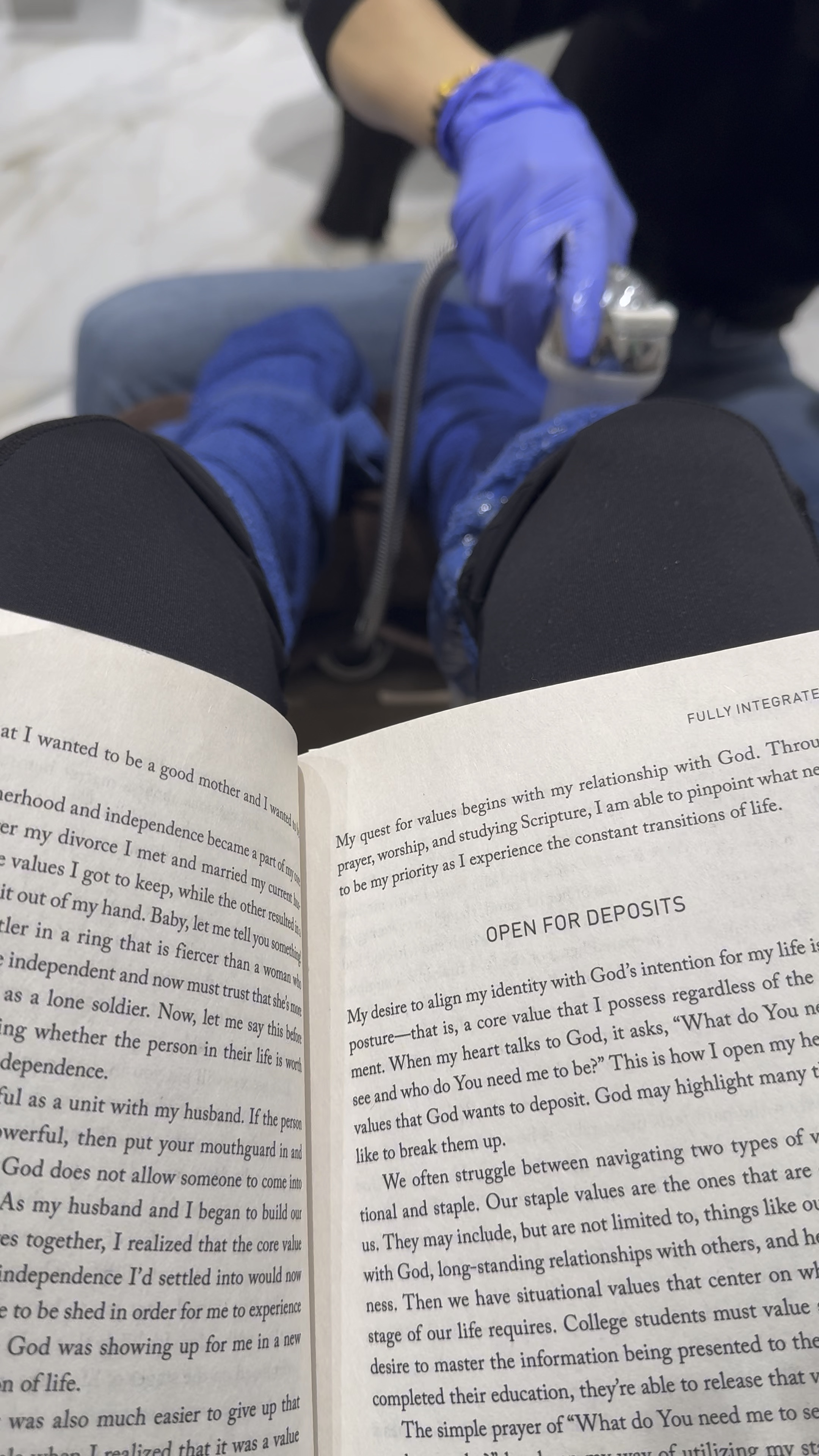 Relaxing & Reading. 📚