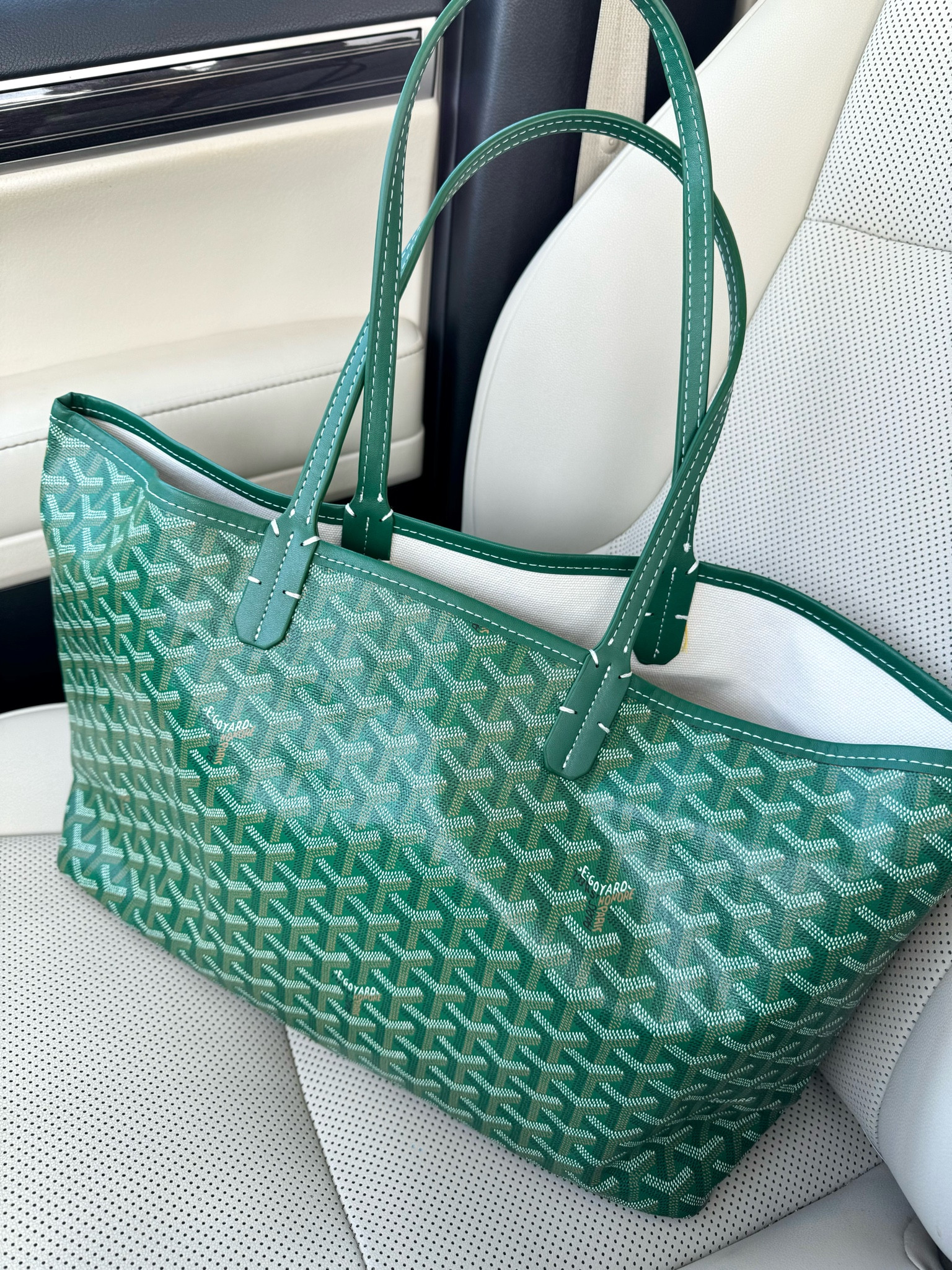 Goyard bag dupes💗 I have size medium! I ordered green + black brown! I already have the black! Amazing quality!! Comes with the wristlet wallet inside too!

Goyard tote, tote bag, under $100, designer dupe, look for less, handbags 

#LTKItBag #LTKTravel #LTKFindsUnder100