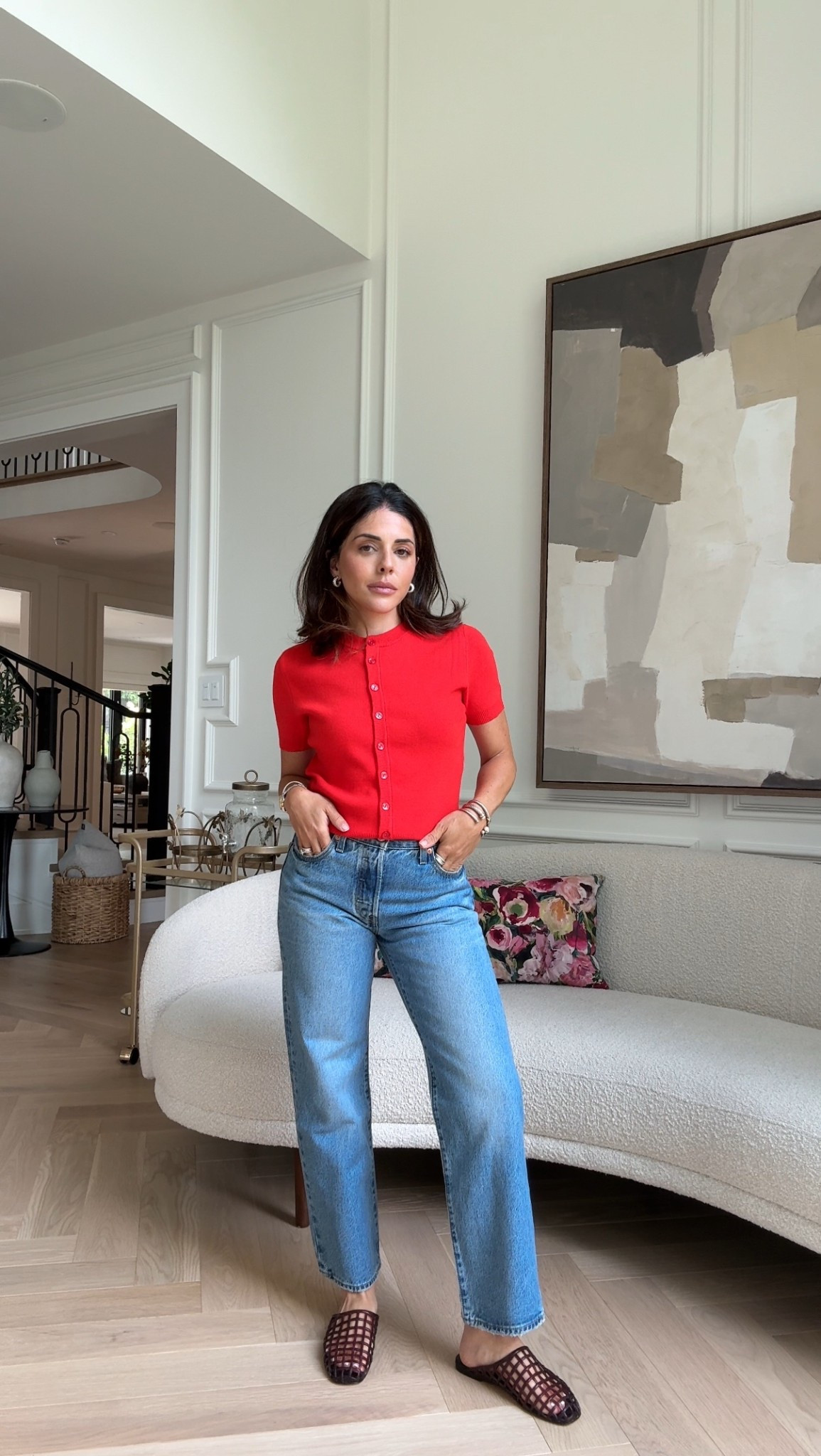 We’re going to denim school today! This is a 90s straight leg- I’m wearing size 25 (waist) with a 27 inch inseam. @levis does a great job at narrowing down styles based on what inseam you’re looking for. At 5’1”, I prefer a 27-31” inseam to work with the majority of my shoes! 

#levispartner #levis