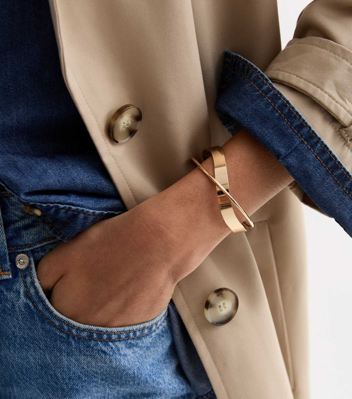 Gold Metal Crossover Cuff Bracelet | New Look | New Look (UK)