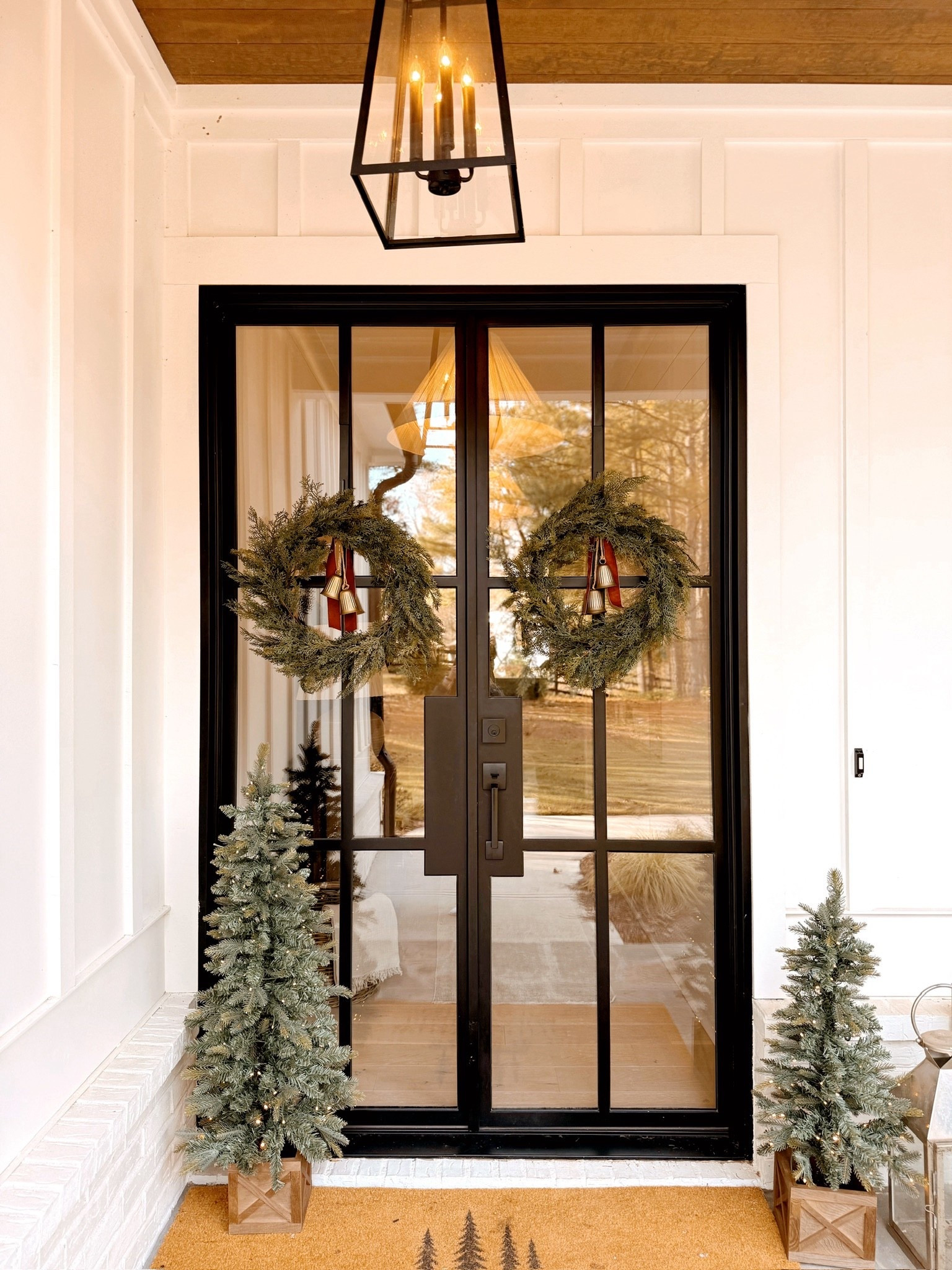 ✨ Want your front porch to look professionally styled without the stress? This Modern Classic Christmas entryway blends fresh greenery, double holiday wreaths with brass bells, frosted mini Christmas trees, and matte-black doors for the coziest seasonal welcome.
Perfect balance of minimal, elegant, timeless holiday decor 🎄✨

#porcheandco #holidaydecor #christmasporchdecor #frontdoorwreath #christmasentryway #modernclassic #blackdoors #christmasstyling #festivehome #holidayhomevibes #frontporchdecor

Do you want to bring our dreamy Modern Classic style interior design into your own home? 🏡 You’re in luck! Reserve our Online Interior Design packages today -> https://porcheandco.com/edesign ✨ We can’t wait to work with you & design your home with #porcheandco


#LTKHoliday #LTKSeasonal #LTKHome
