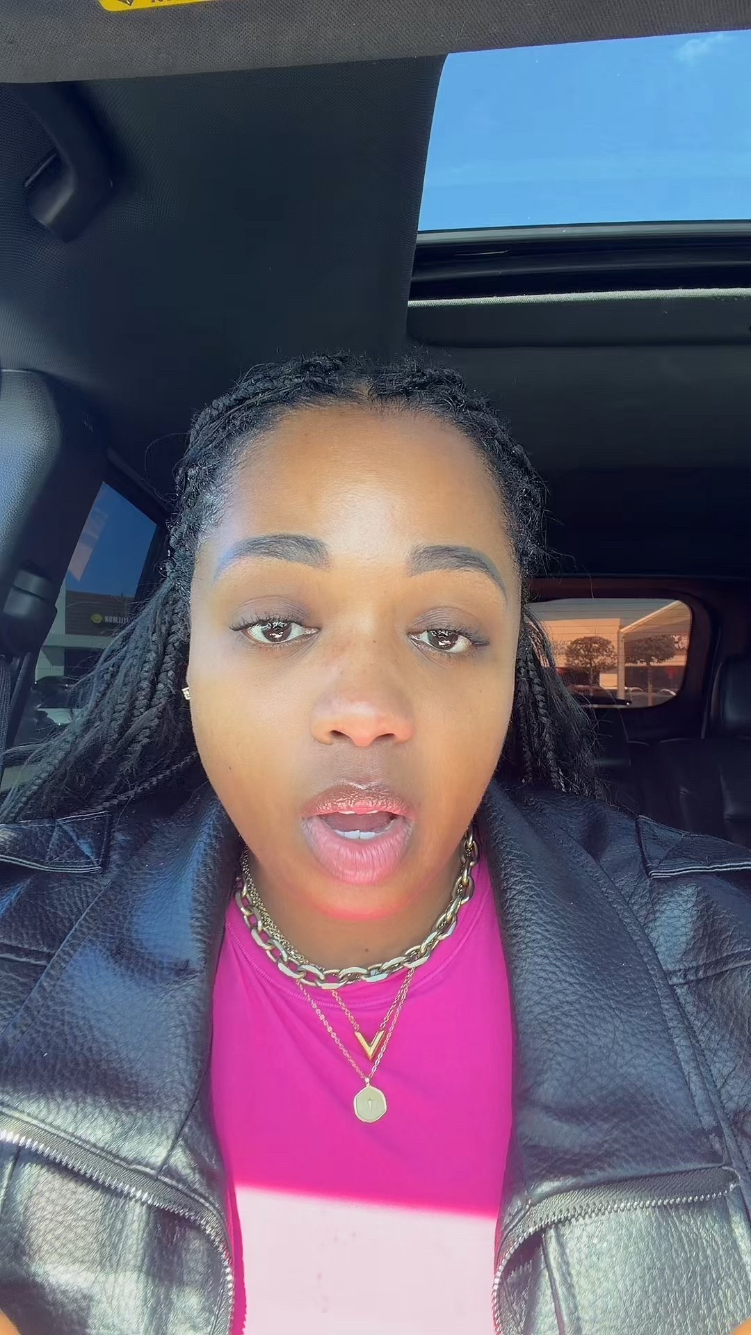 Outfit 
Jacket 
Spring 
Jewelry 

#LTKSaleAlert #LTKfoodie #LTKOver40