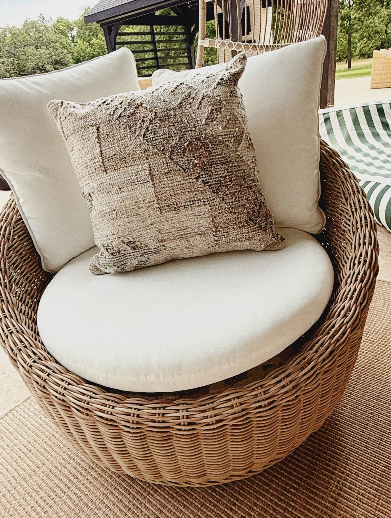 My @potterybarn outdoor pillows are on clearance now 

#LTKSaleAlert #LTKSeasonal