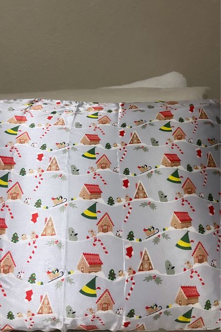 the perfect holiday pillow 💚❤️🎄

#LTKSeasonal #LTKhome #LTKHoliday