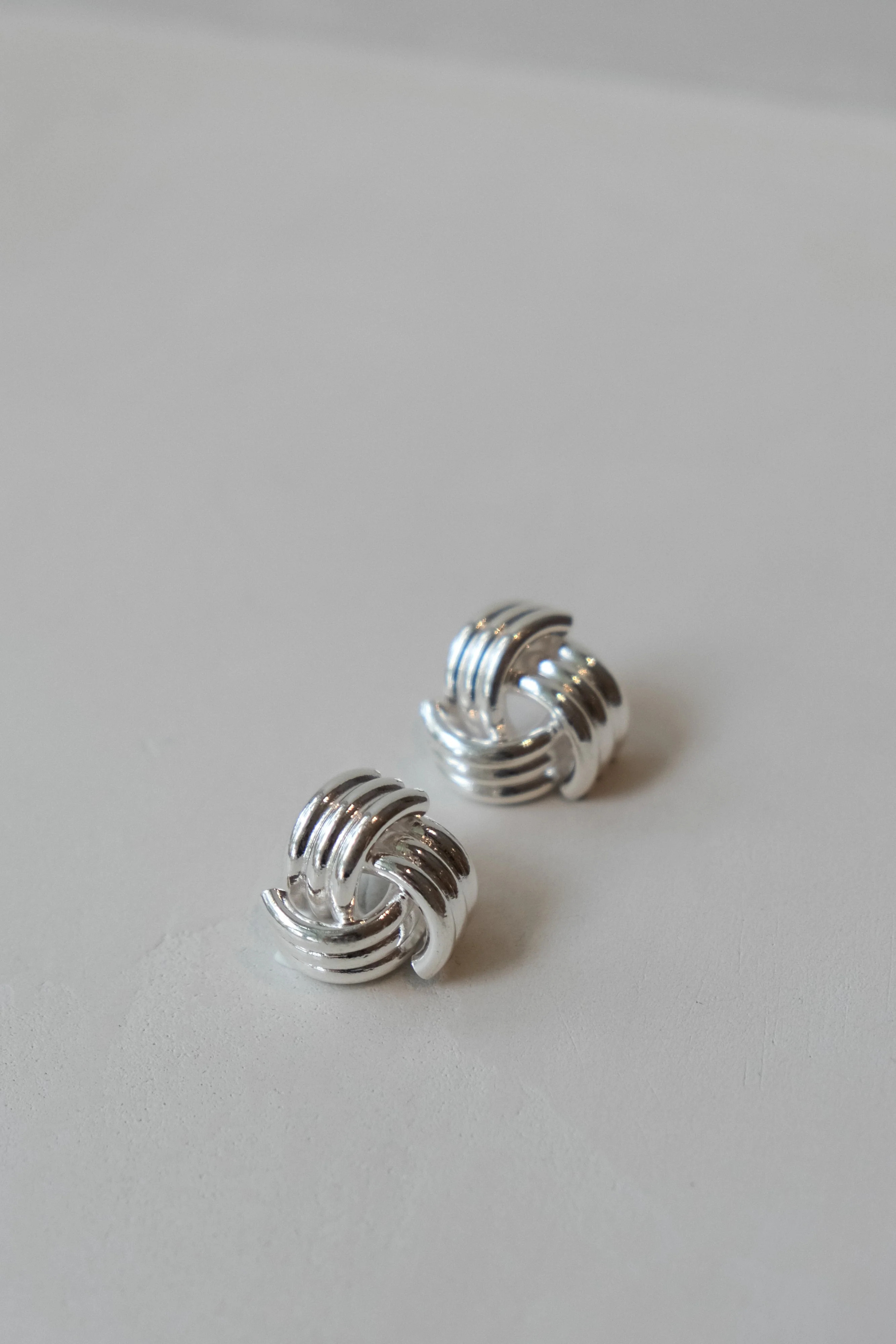 Rowan Knotted Earrings - Silver | MESHKI US