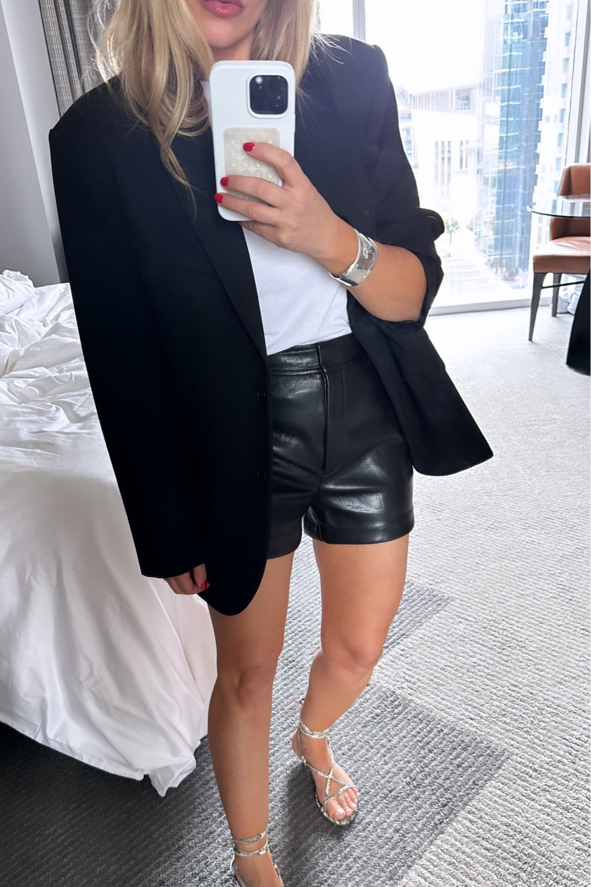 Found the perfect leather shorts @aritzia 

& some new summer arrivals I'm loving 

They run small size up.. I'm in a size 4 typically I wear a 2 

#aritzia 
#aritziapartner 