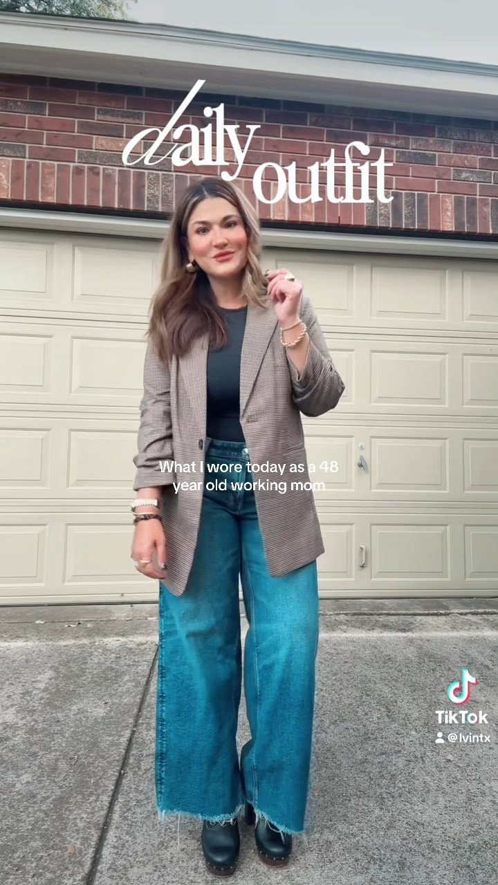 ✨The vintage Gucci clogs of my dreams 👡💭 It’s the thrill of the hunt that makes vintage luxury so special — timeless, classic, and here to stay for years. I will forever be a Gucci girl 🤎 #VintageFinds #GucciGirl #TimelessStyle #LuxuryRewear #ClassicWithAStory #OOTD #PresentNotPerfect