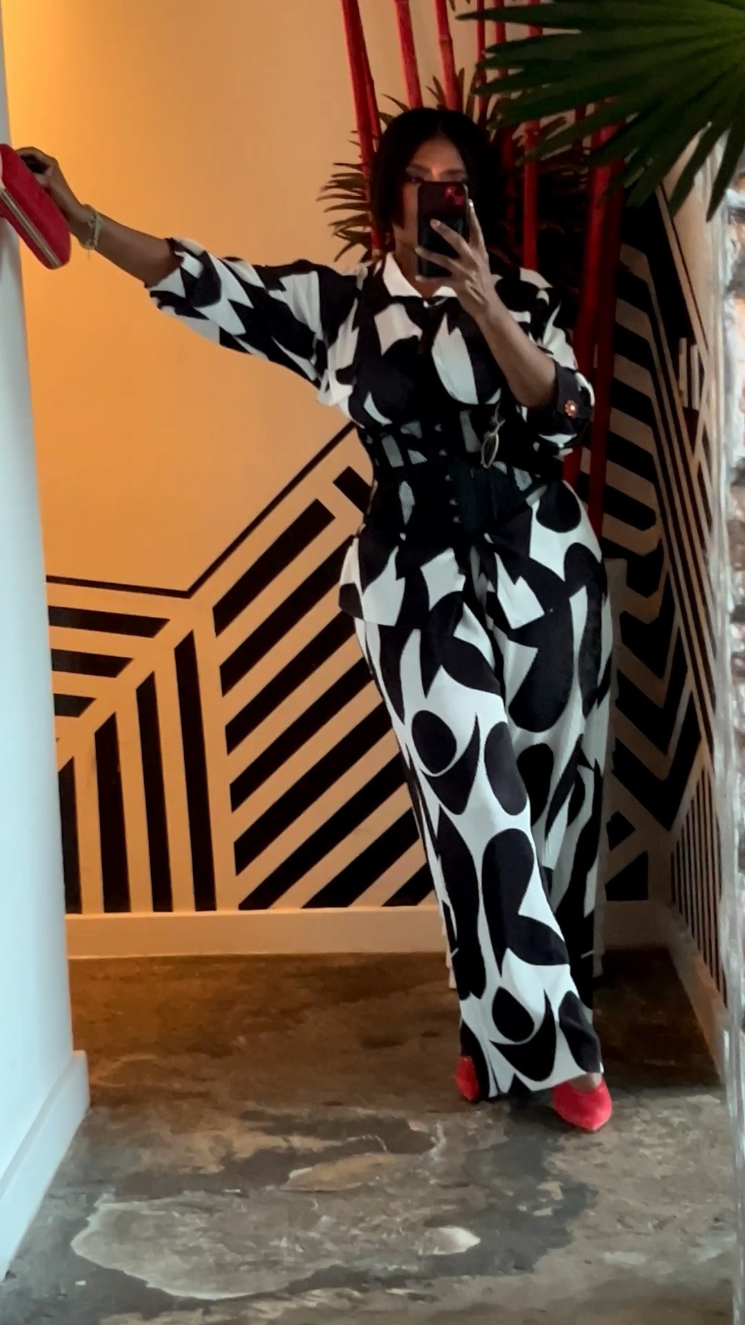 A lil black and white moment with a Pop of Red!! 

#AuntieTina #FashionOver #LTKCreator #Upcycle #FashionForward