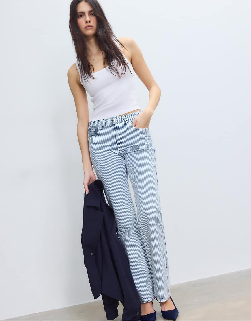 Stradivarius – D98 – Gerade geschnittene Jeans mit Vintage-Effekt und grauer Waschung | ASOS (Global)