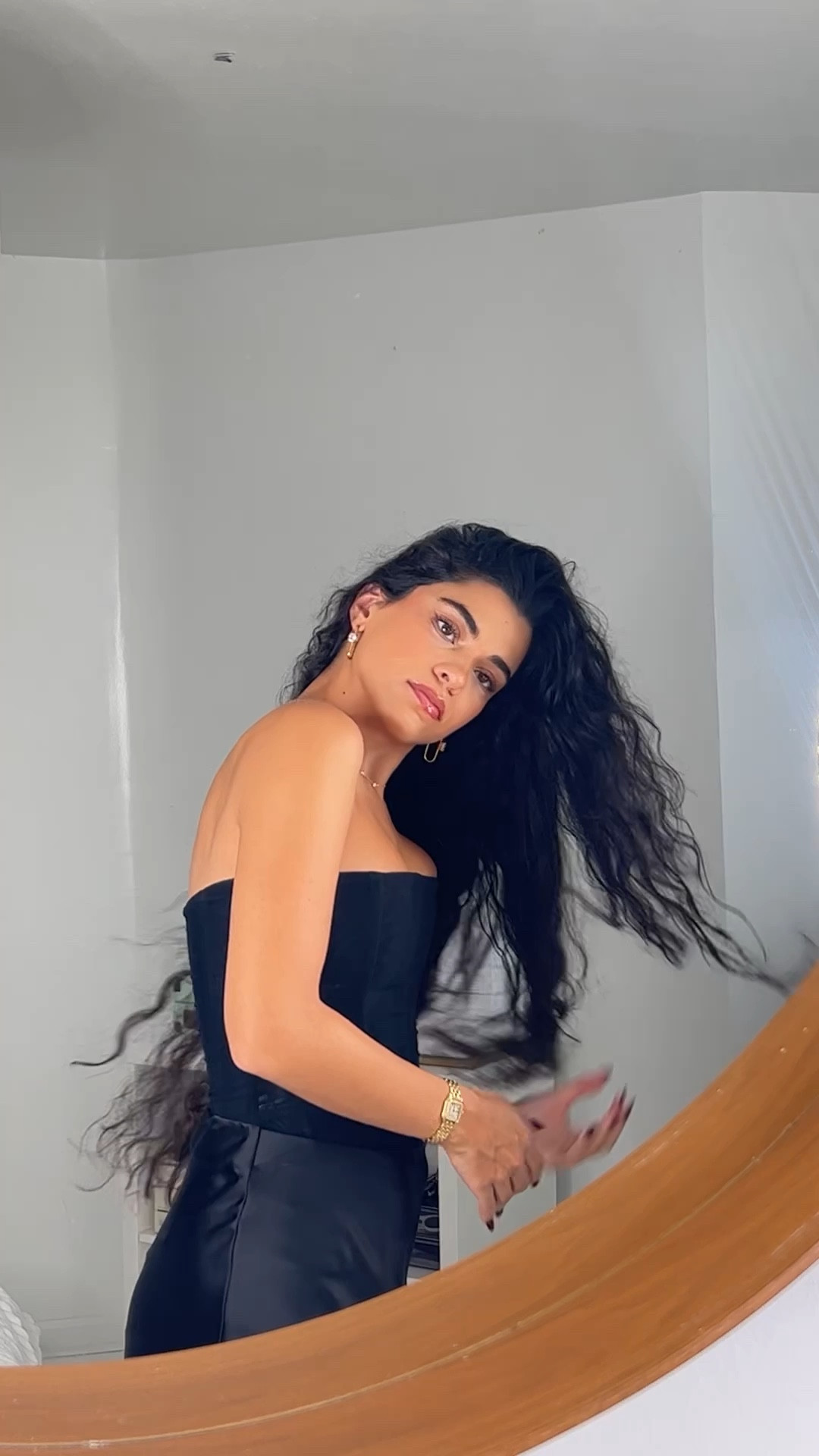 recreating hairstyles on wavy hair 🤍