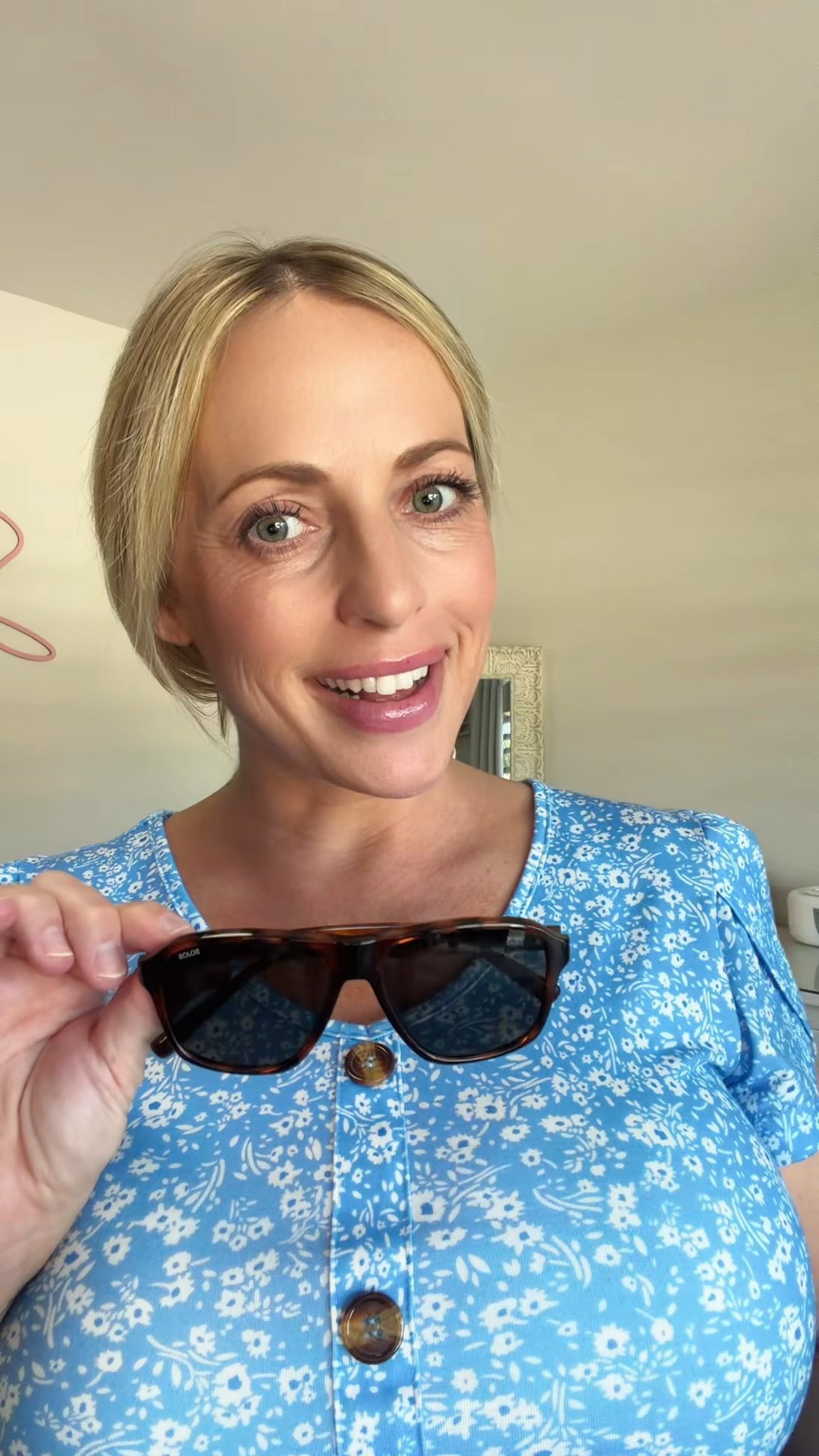 Sunglasses

#LTKSeasonal #LTKgrwm #LTKootd