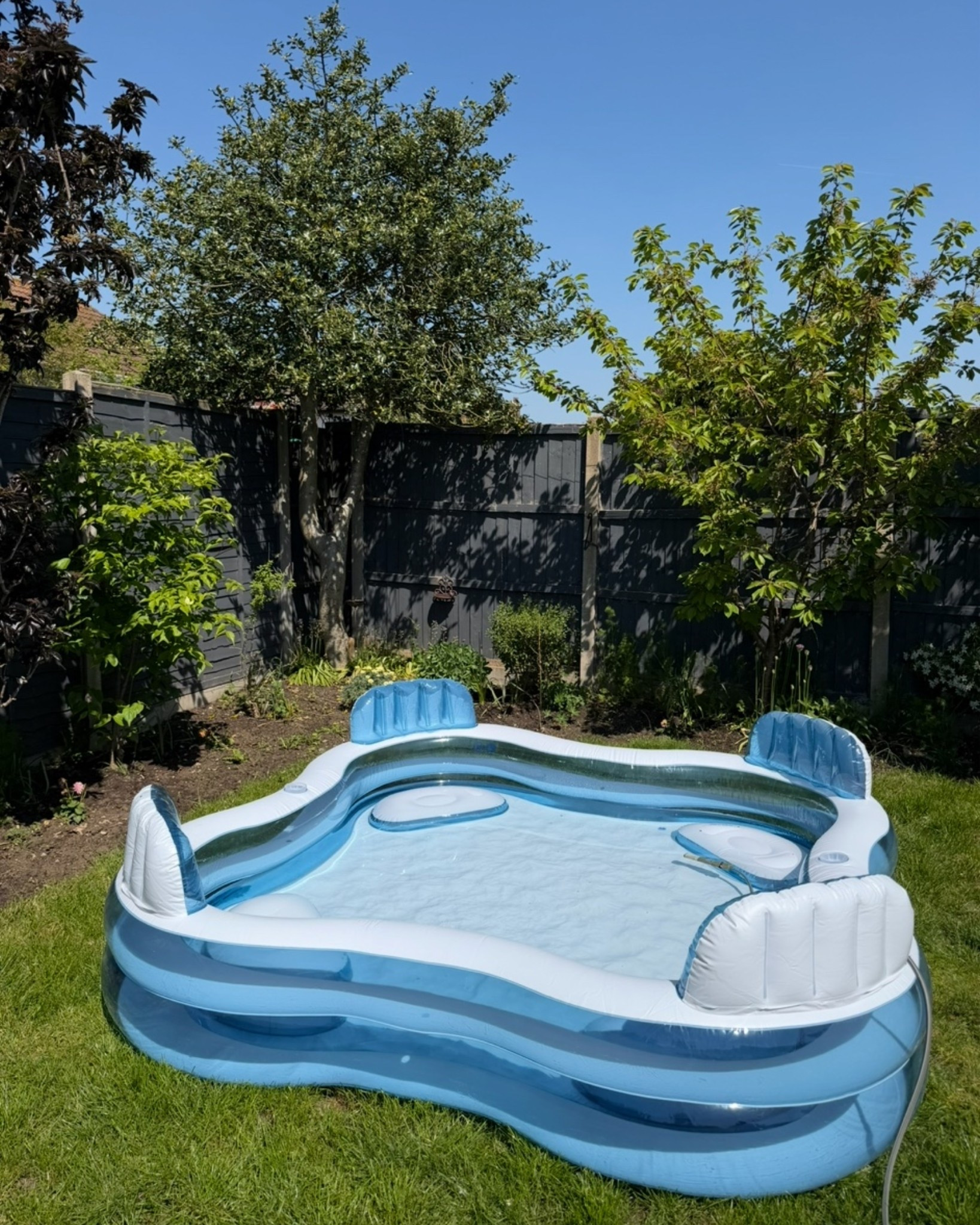 How I’m planning to survive the heatwave very pregnant 🙃
