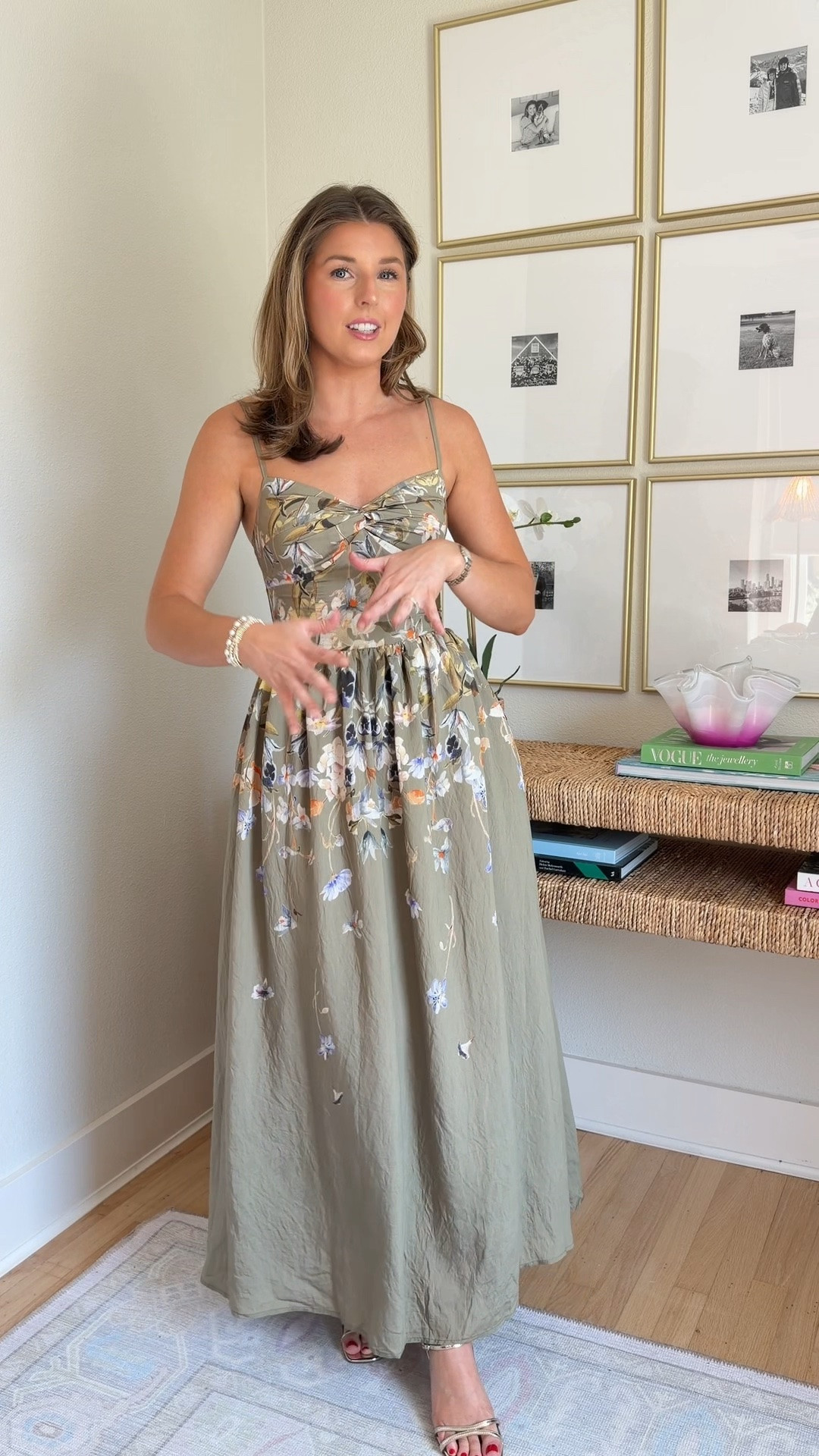 Perfect fall wedding guest dress! Wearing an XS - runs a little snug in the bust!